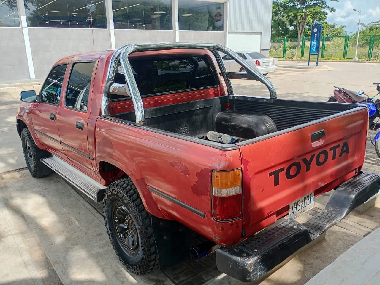 1999 Toyota Hilux 4x4 22r — photo 2