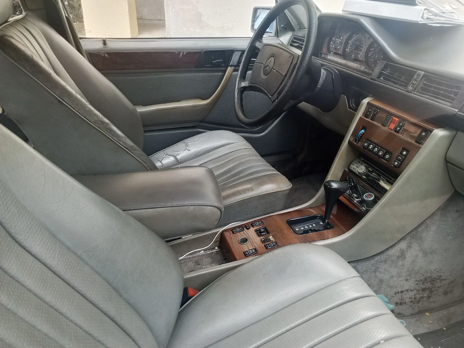 1987 Mercedes-Benz 300 W124 — photo 4