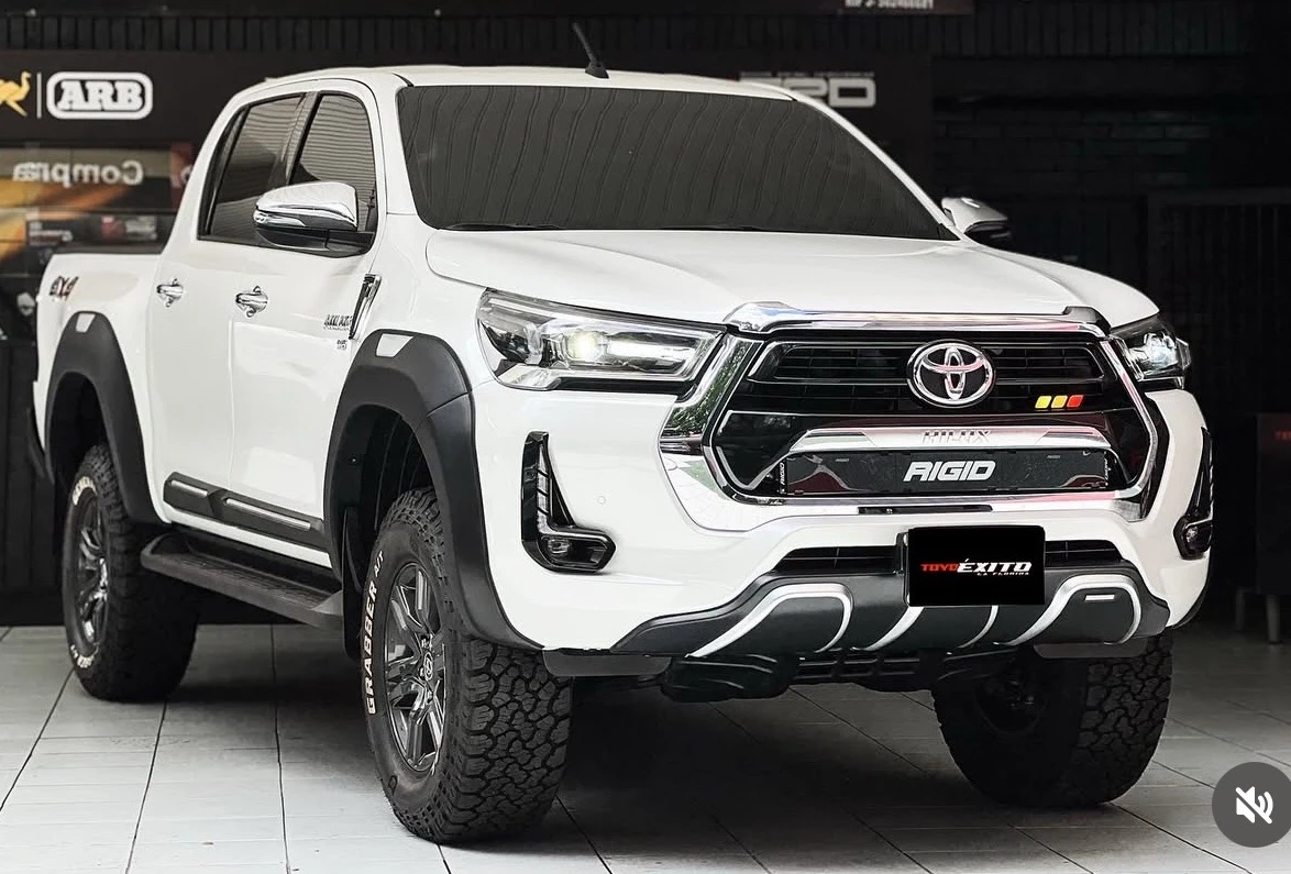 2023 Toyota Pick-Up Hilux 4.0L SR5 — photo 2