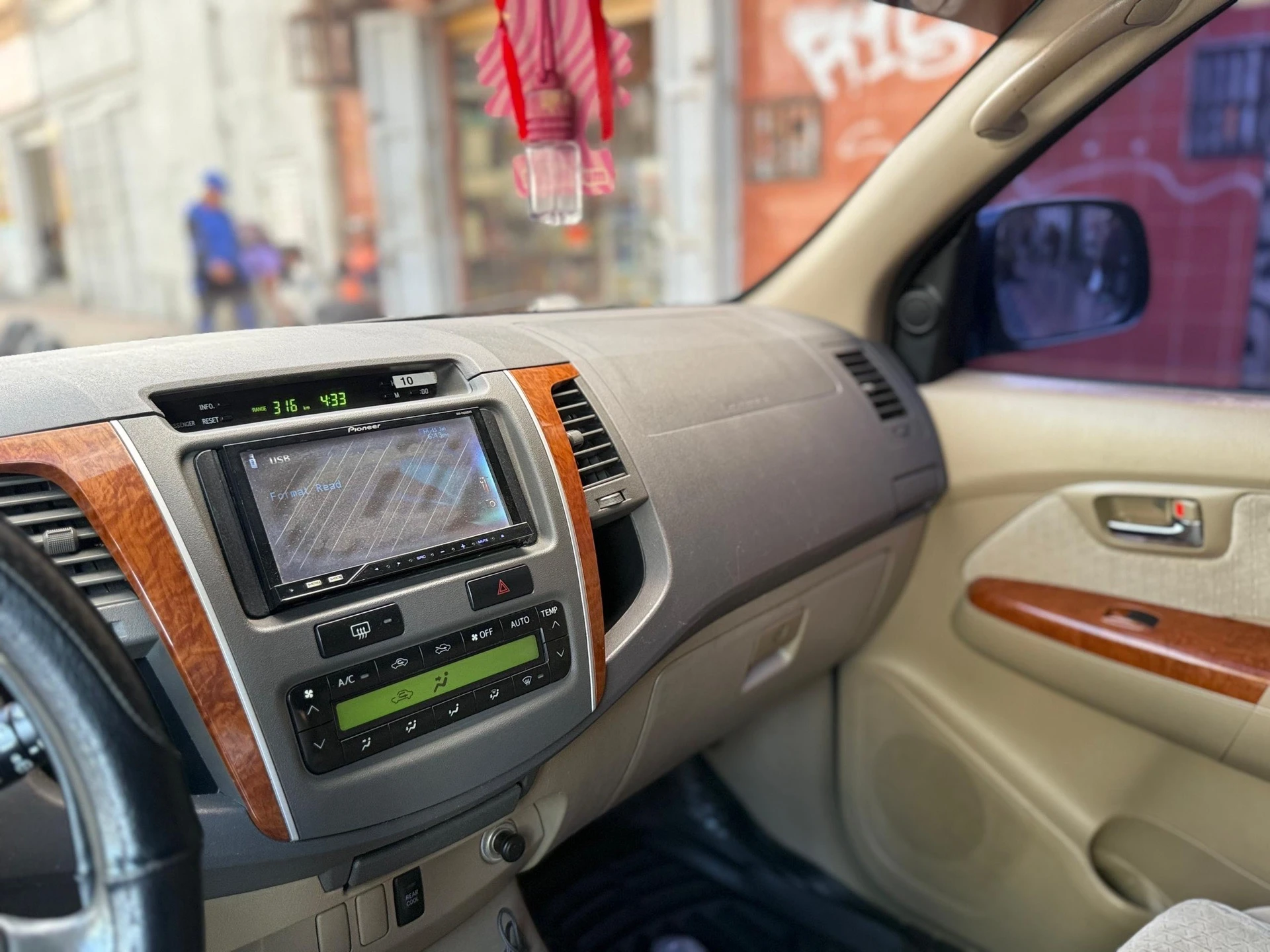 2010 Toyota Fortuner Sr — photo 4
