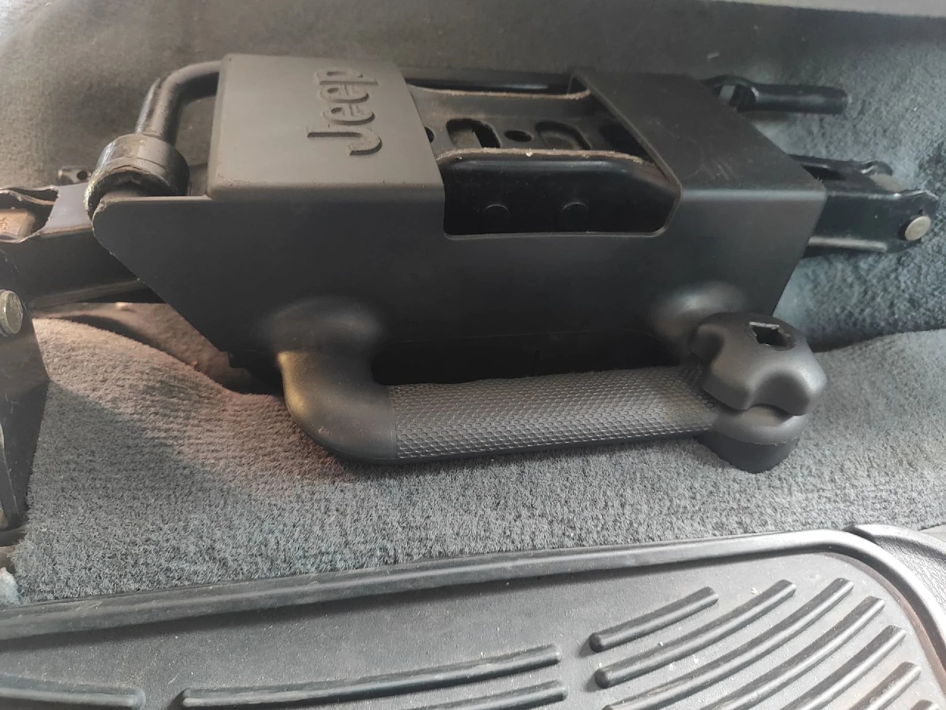 2005 Jeep Cherokee KJ — photo 10