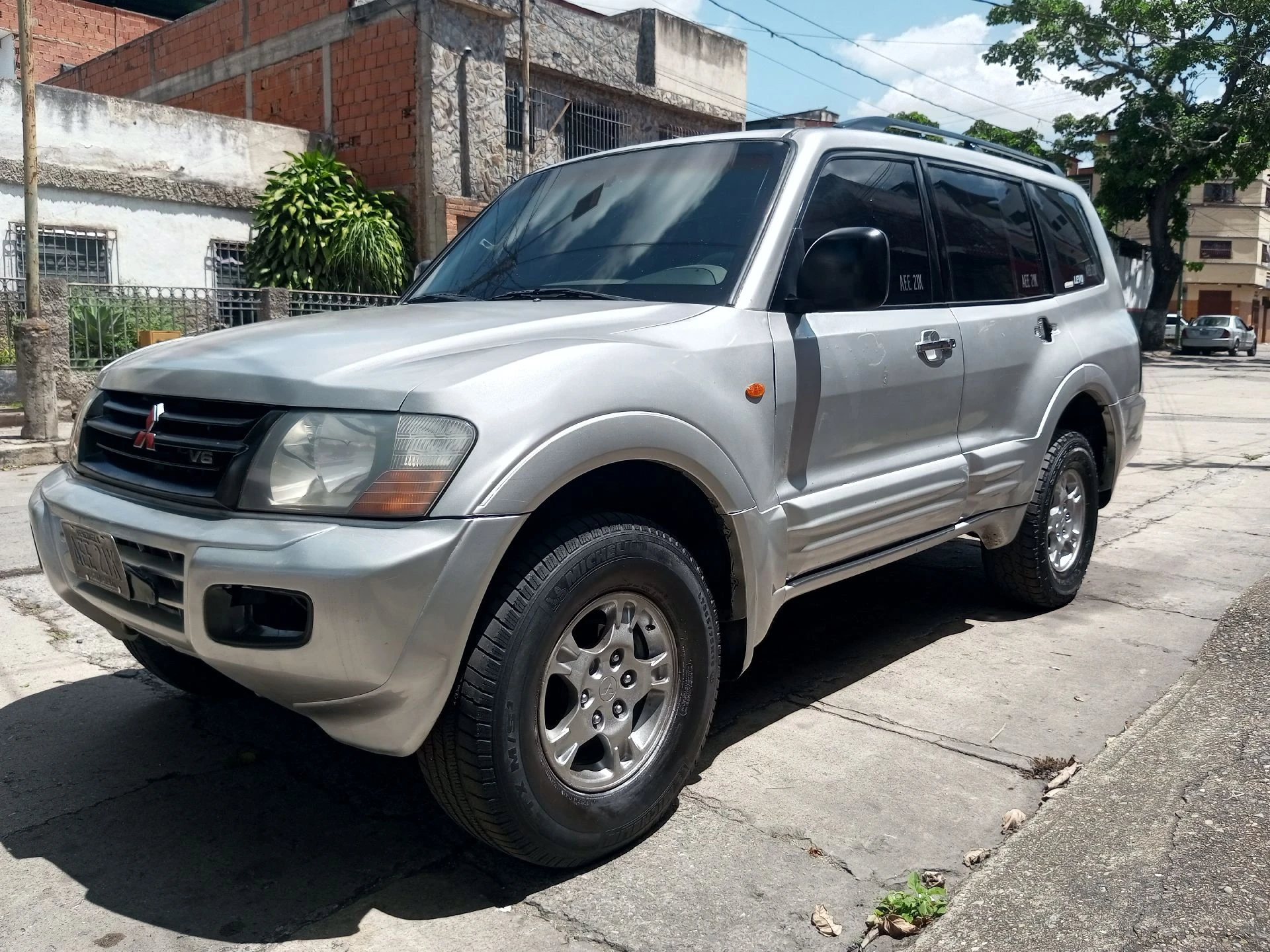 2002 Mitsubishi Montero Limited — photo 2