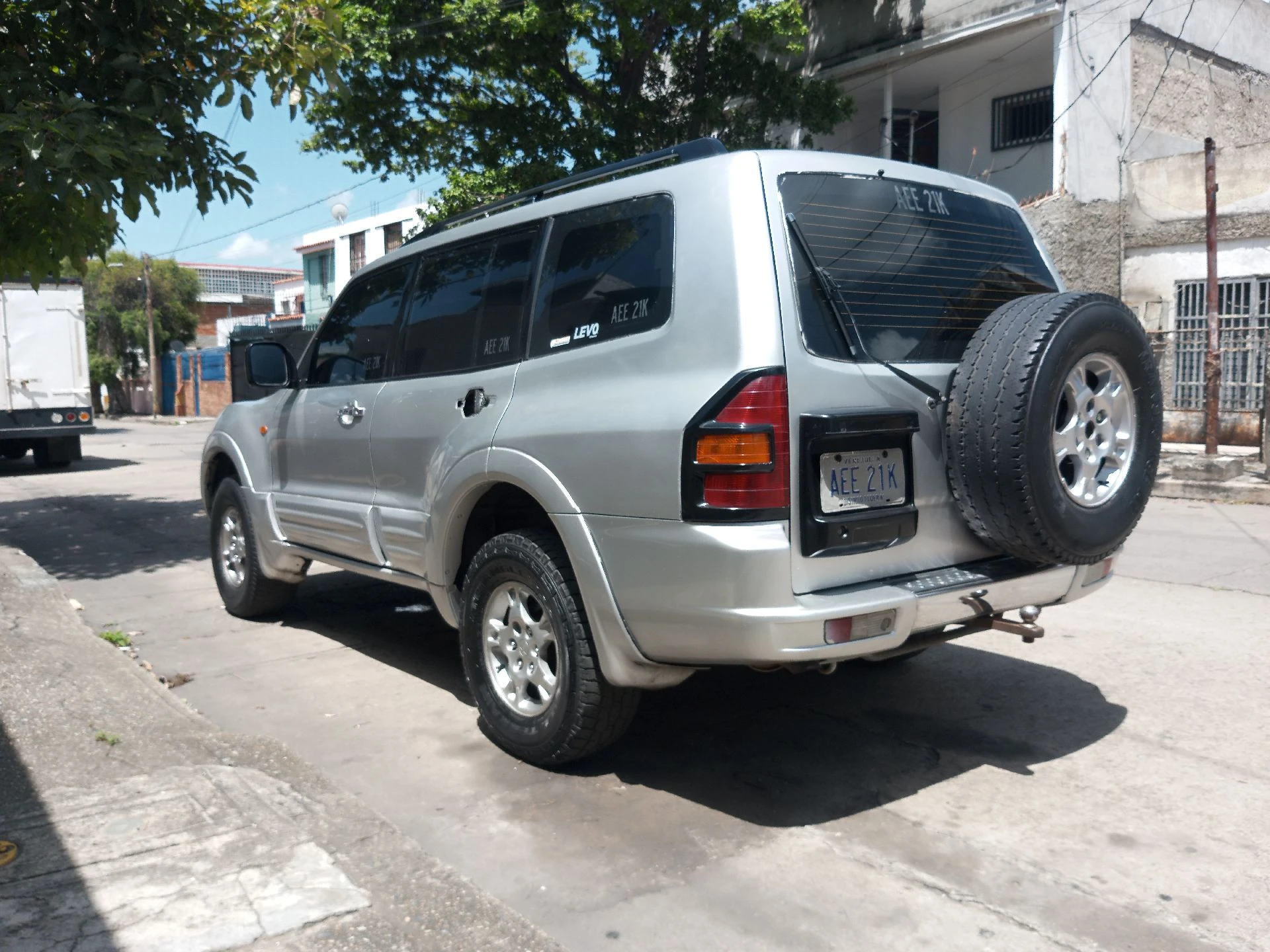 2002 Mitsubishi Montero Limited — photo 3