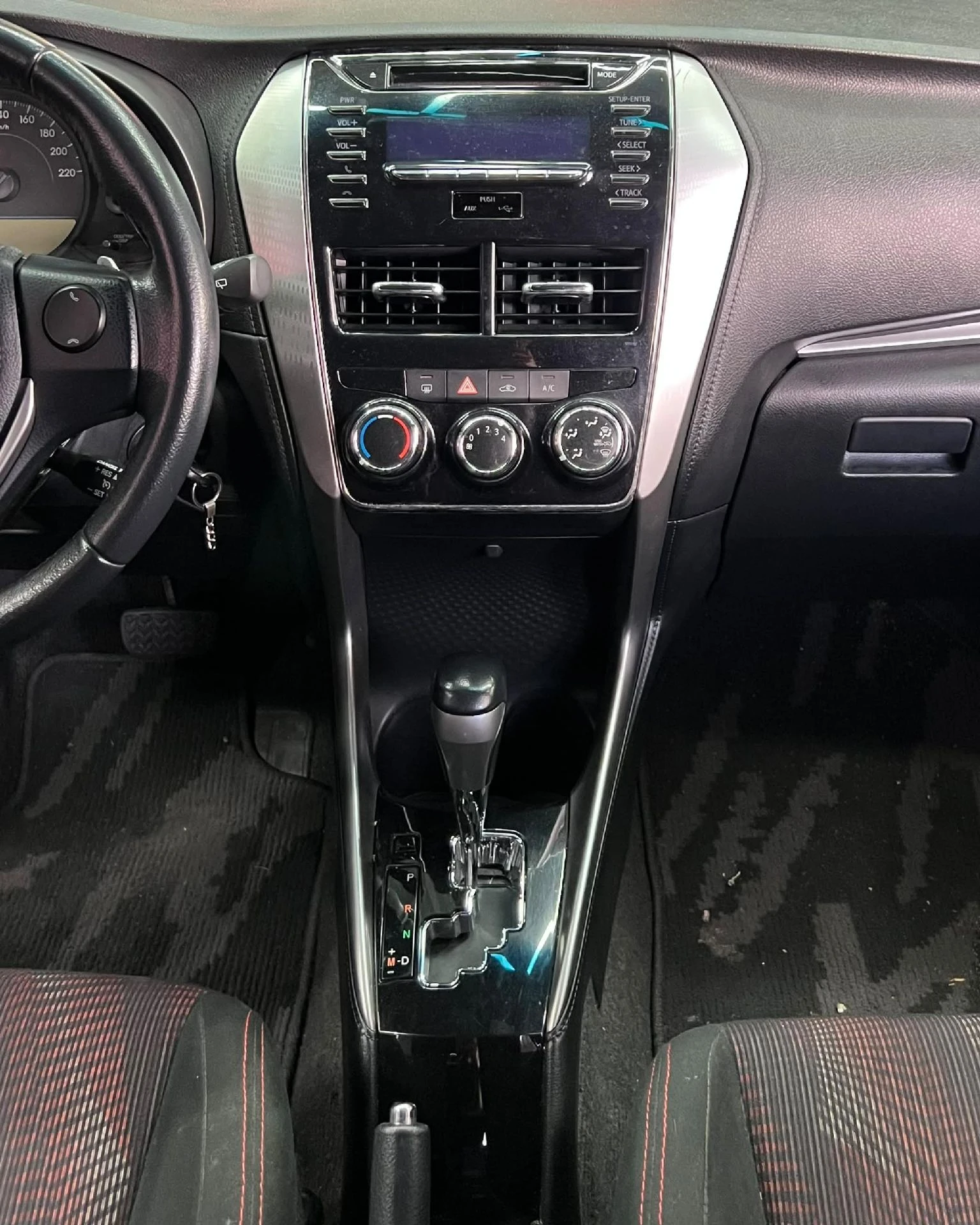 2019 Toyota Yaris 1.5 S — photo 13