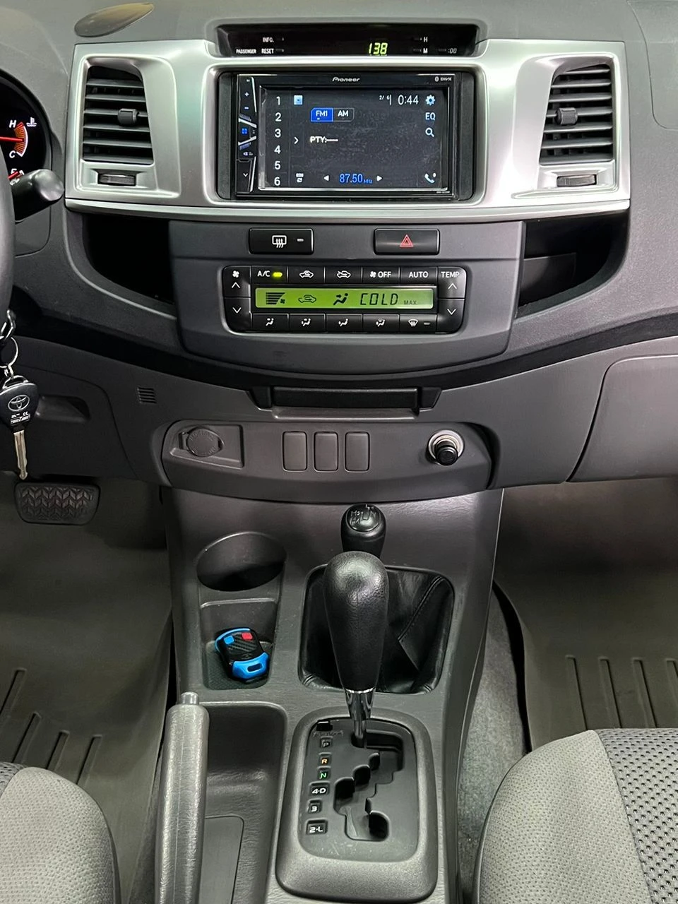 2015 Toyota Hilux V6 4.0 — photo 7