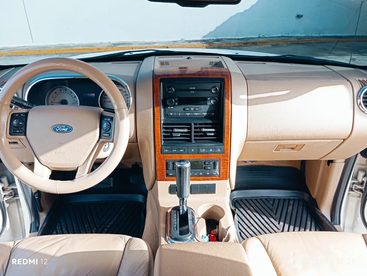 2007 Ford Explorer Limited — photo 2