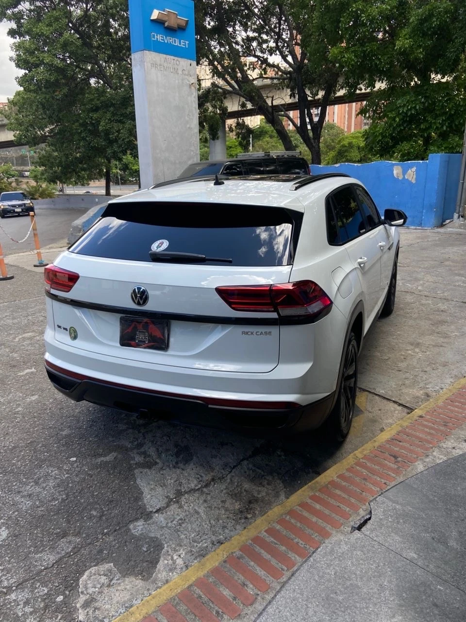 2020 Volkswagen Atlas Cross Sport SE v6 — photo 3