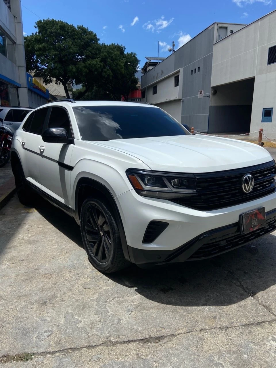 2020 Volkswagen Atlas Cross Sport SE v6 — photo 2