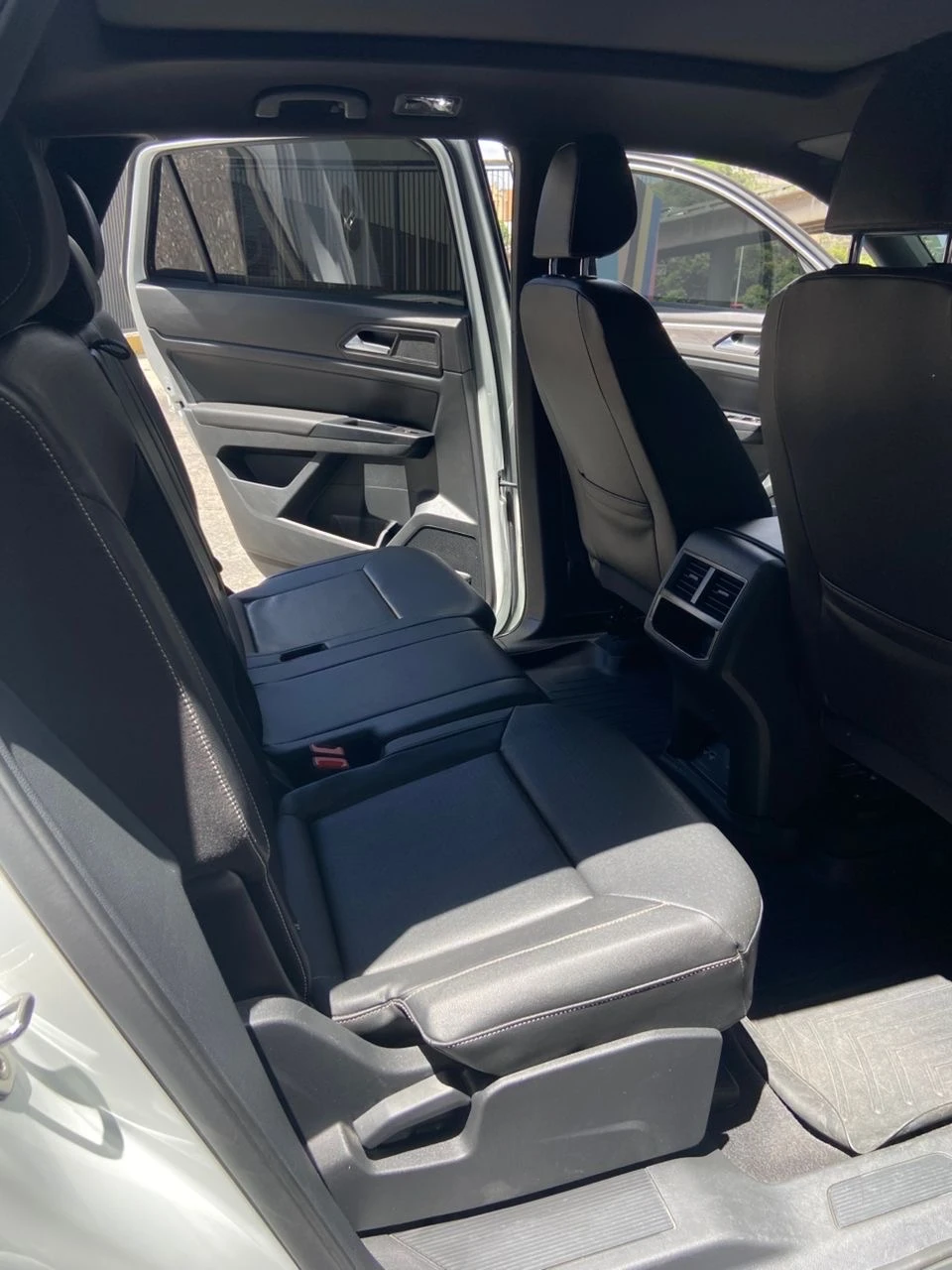 2020 Volkswagen Atlas Cross Sport SE v6 — photo 6