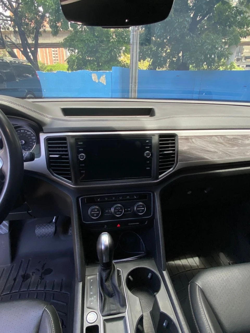 2020 Volkswagen Atlas Cross Sport SE v6 — photo 8