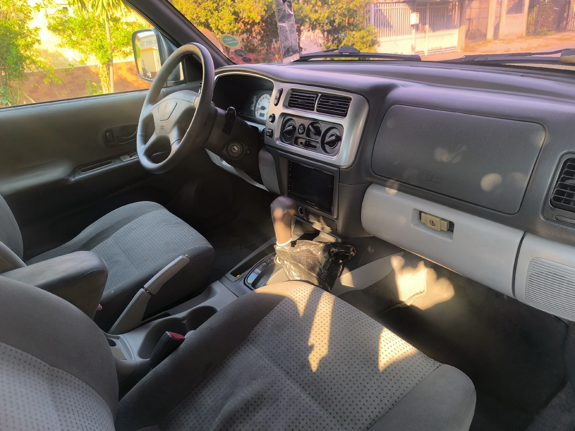 2008 Mitsubishi Montero Sport Sport — photo 3