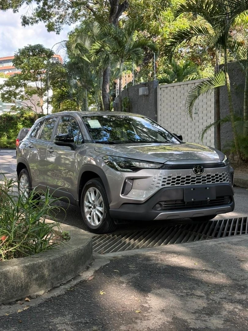 2025 Toyota Corolla Cross Élite — photo 4