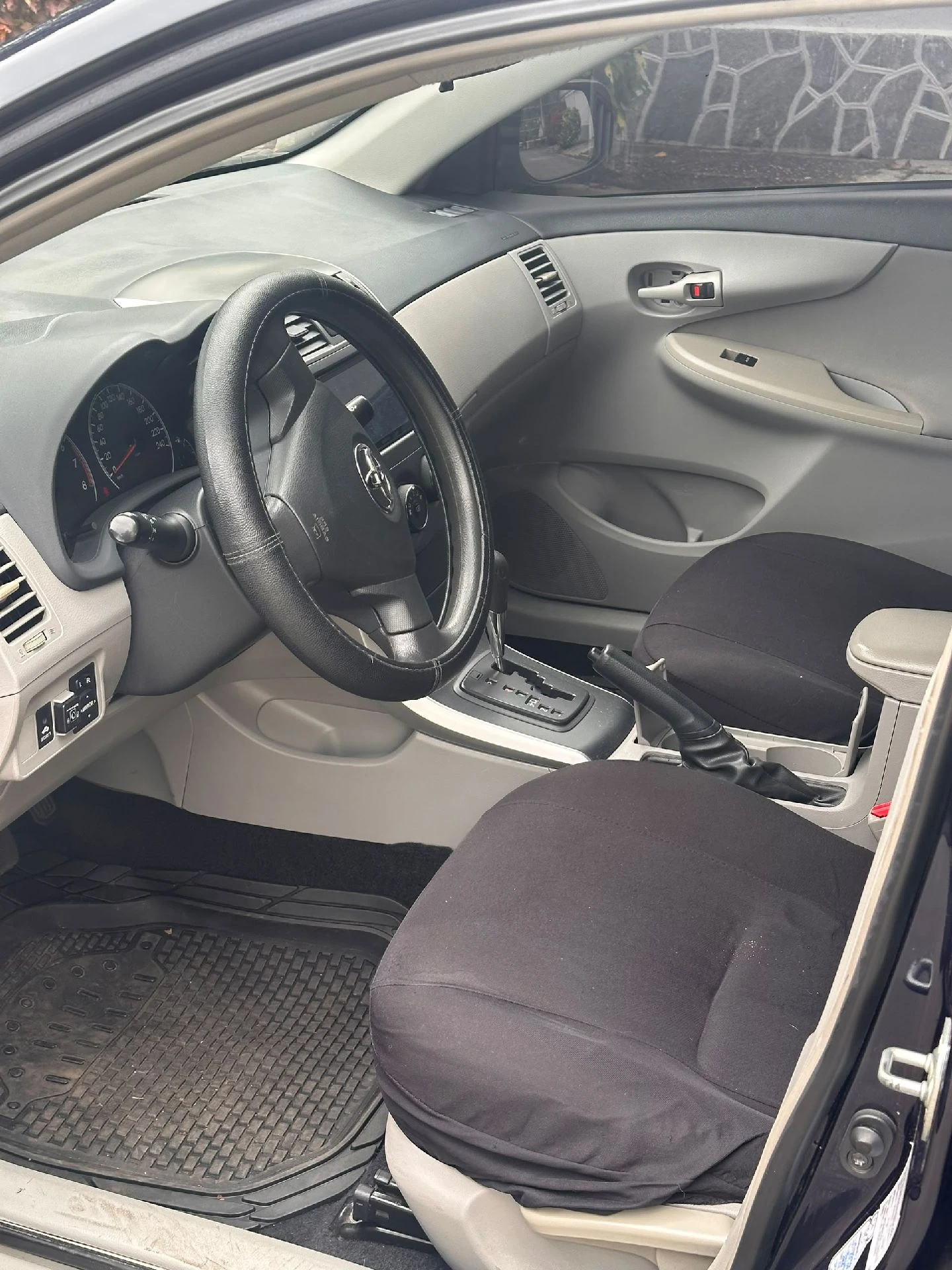 2013 Toyota Corolla Xei — photo 10