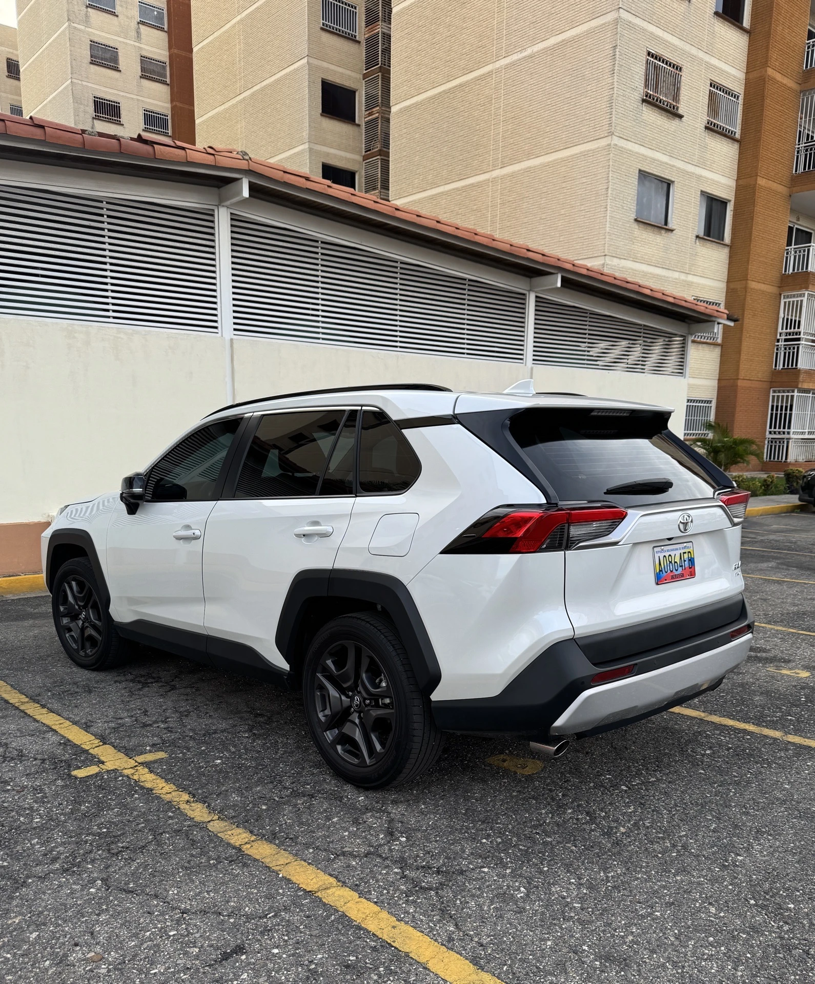 2025 Toyota RAV4 Adventure awd — photo 5
