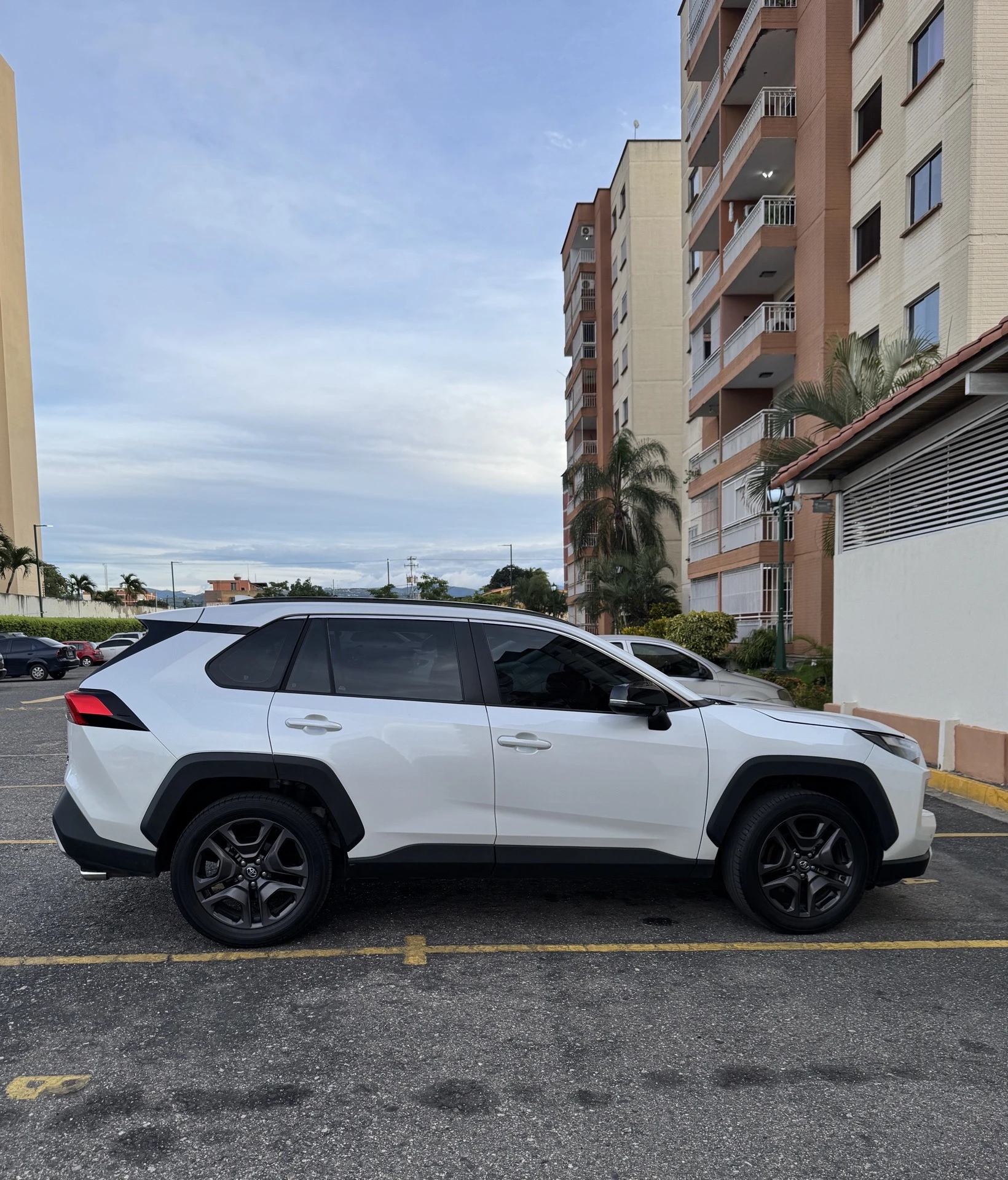 2025 Toyota RAV4 Adventure awd — photo 7