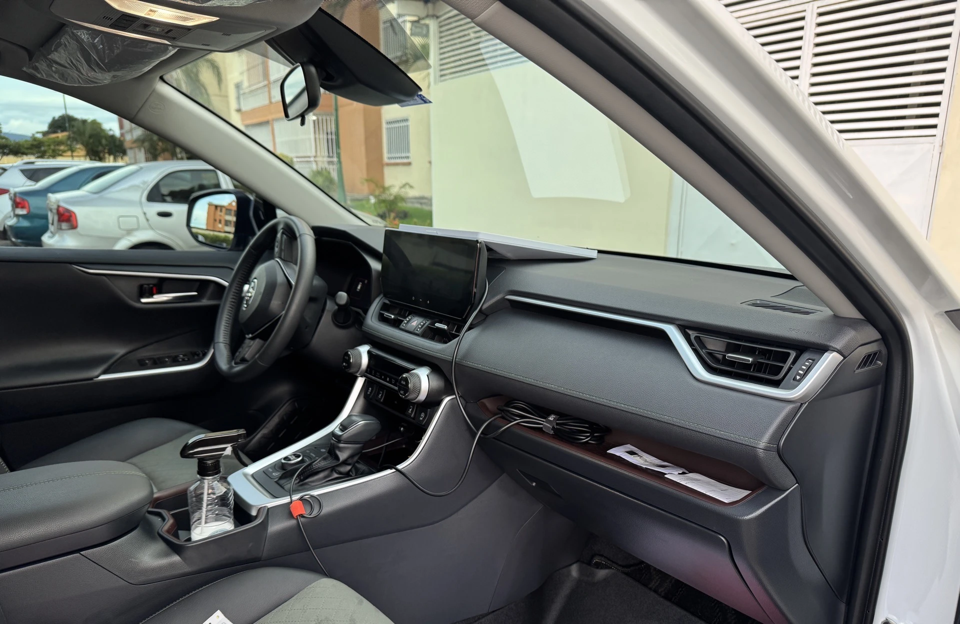 2025 Toyota RAV4 Adventure awd — photo 9