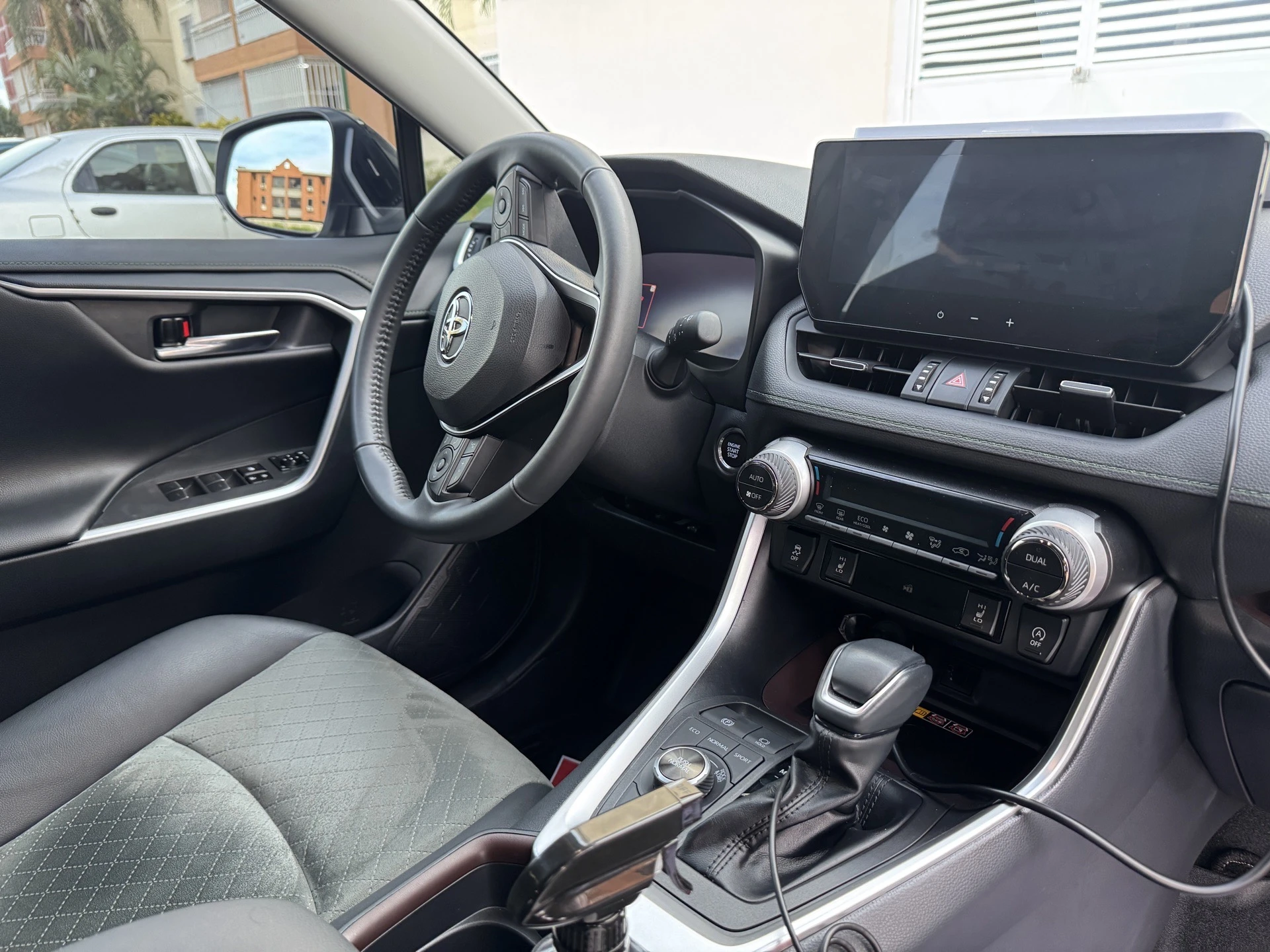 2025 Toyota RAV4 Adventure awd — photo 10