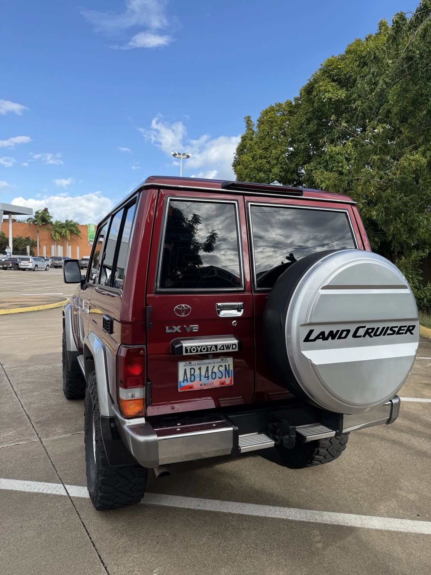 2019 Toyota Macho LC 71 LX V6 — photo 6