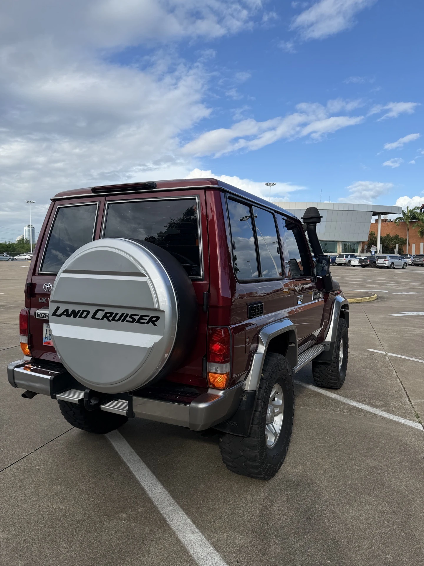 2019 Toyota Macho LC 71 LX V6 — photo 7