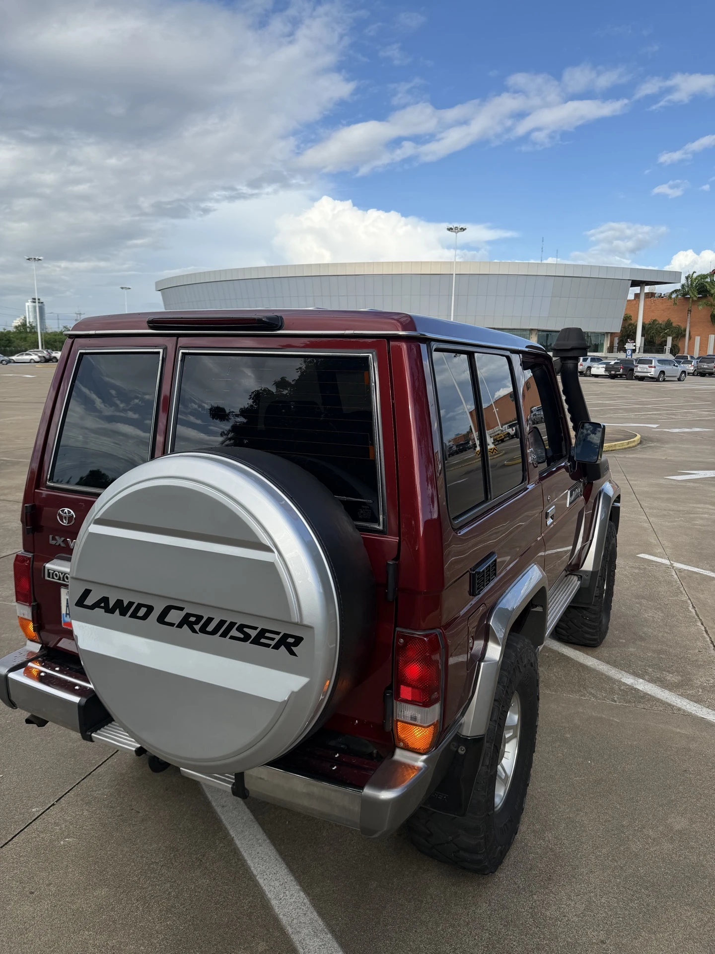2019 Toyota Macho LC 71 LX V6 — photo 8