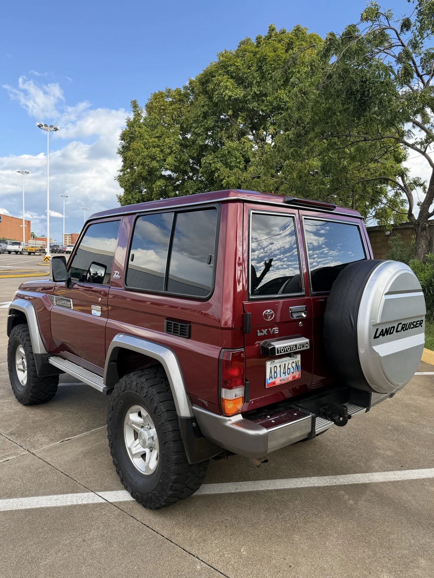 2019 Toyota Macho LC 71 LX V6 — photo 10