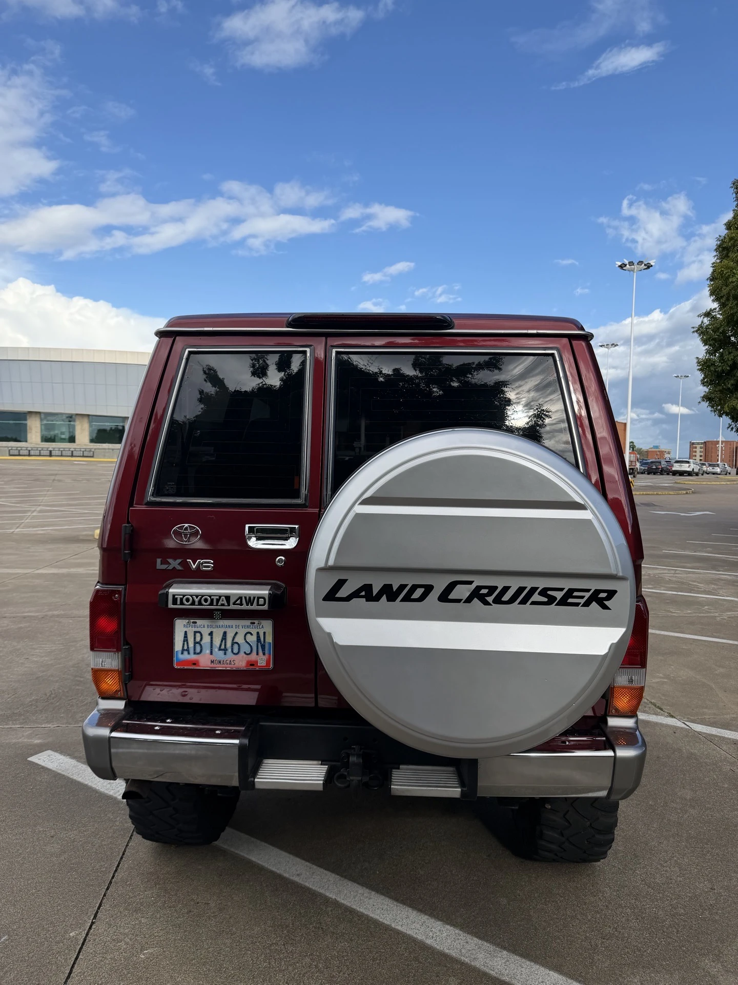 2019 Toyota Macho LC 71 LX V6 — photo 9