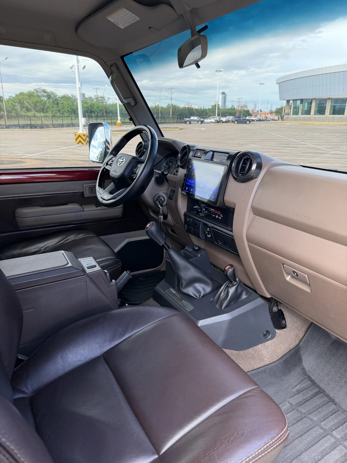 2019 Toyota Macho LC 71 LX V6 — photo 13