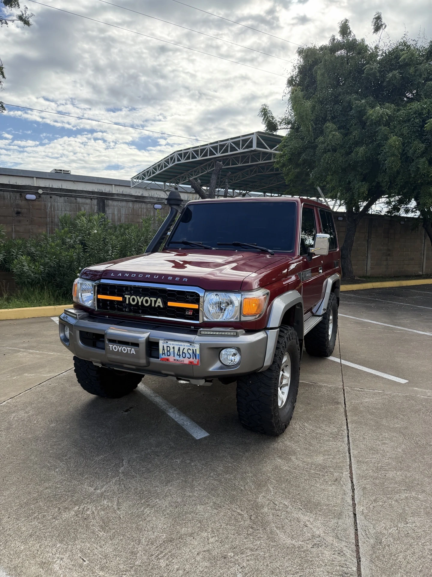 2019 Toyota Macho LC 71 LX V6 — photo 15