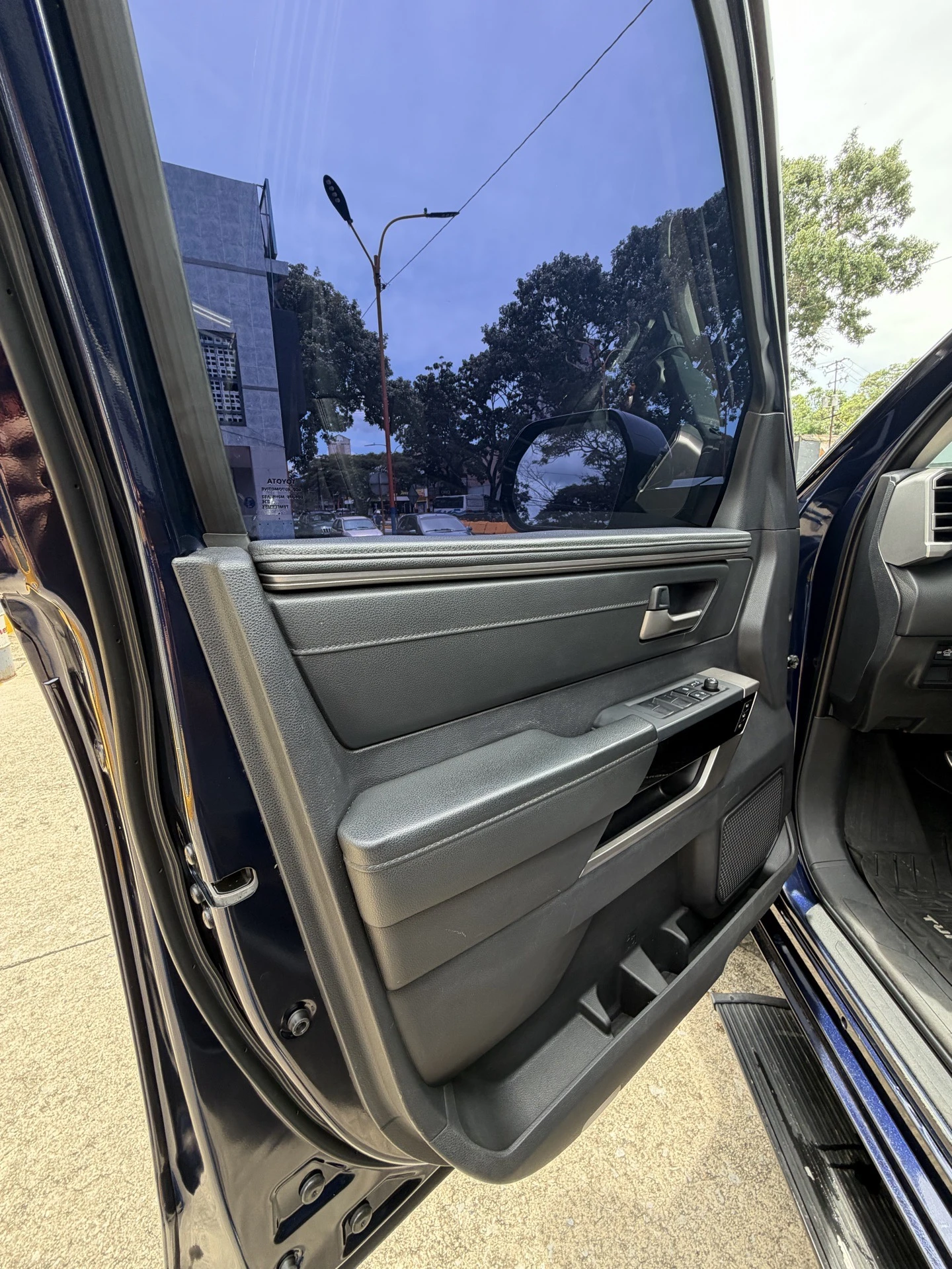 2022 Toyota Tundra Limited TRD SPORT — photo 8