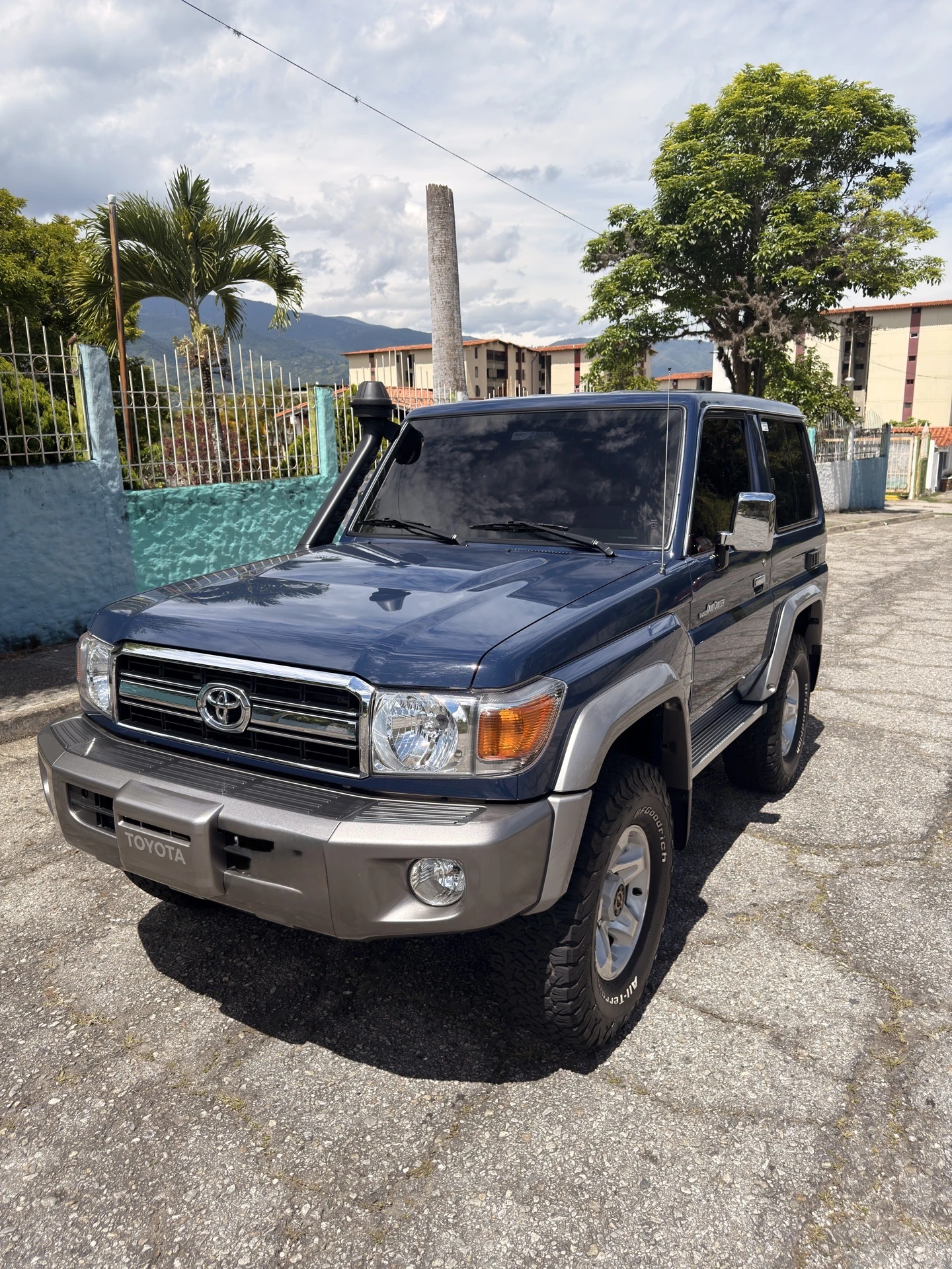 2017 Toyota Macho LX japonés — photo 2