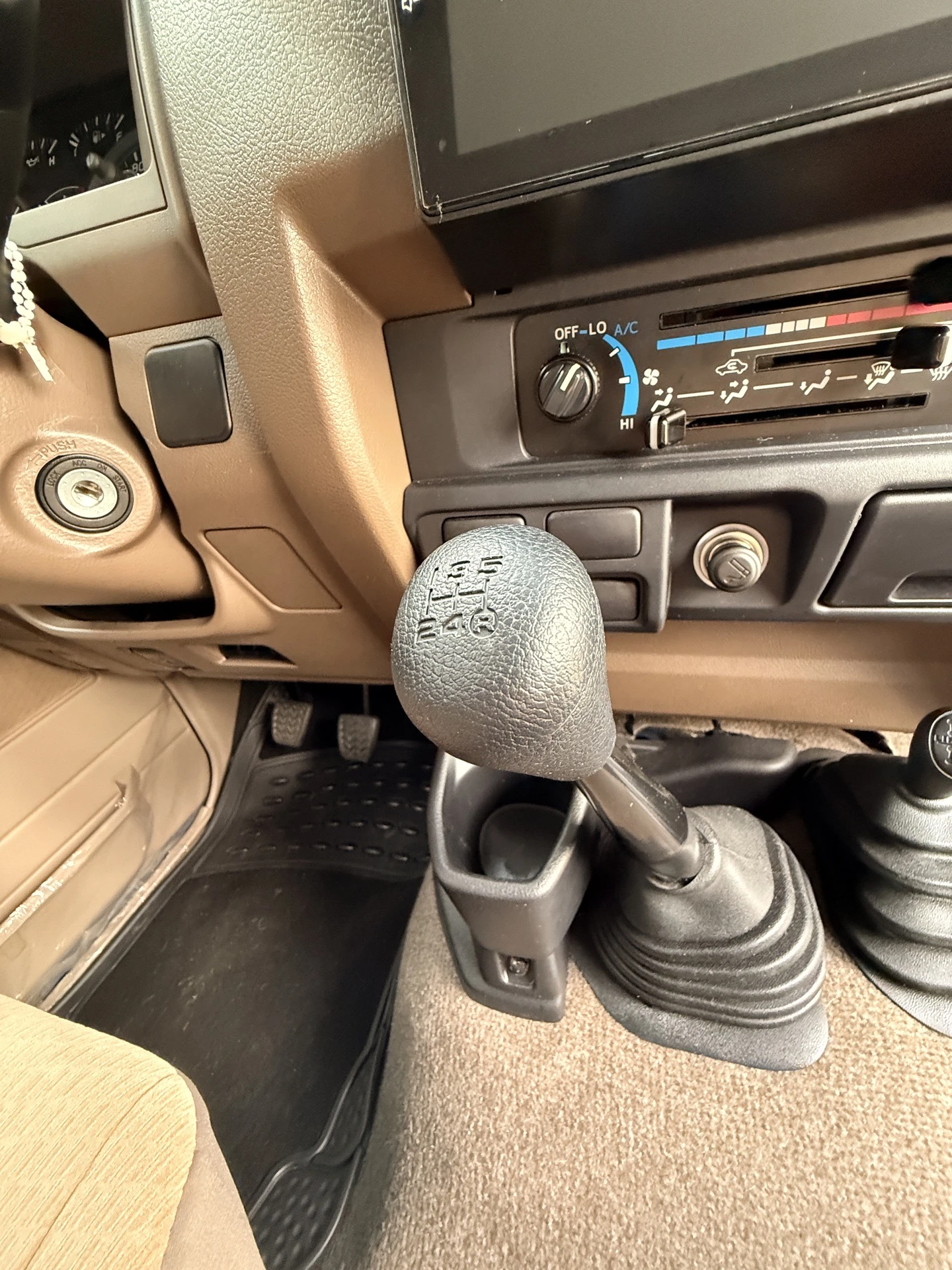 2017 Toyota Macho LX japonés — photo 11