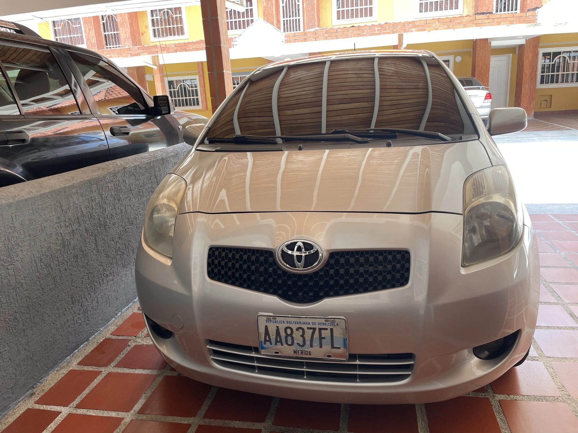 2008 Toyota Yaris Le — photo 2