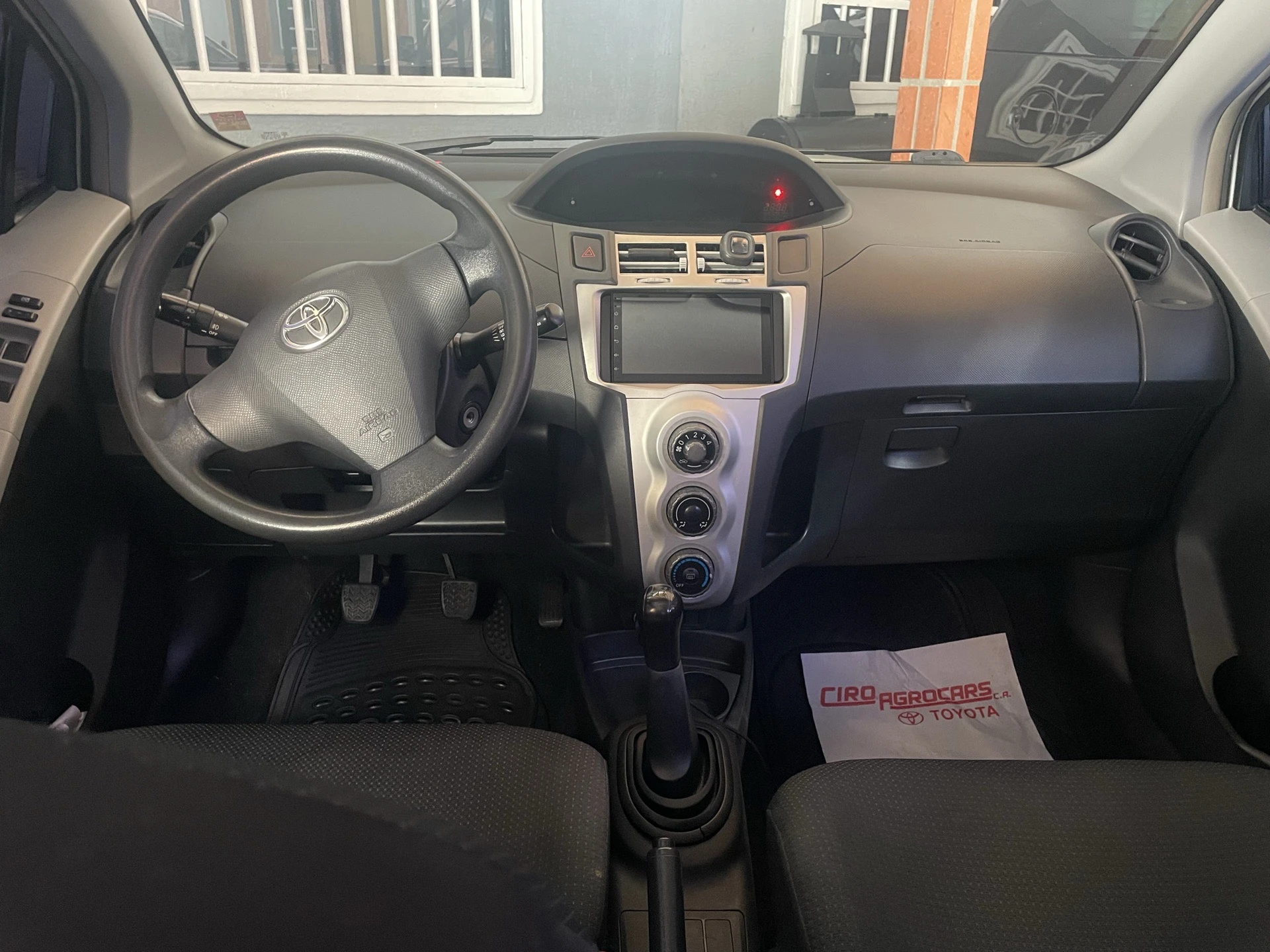 2008 Toyota Yaris Le — photo 10