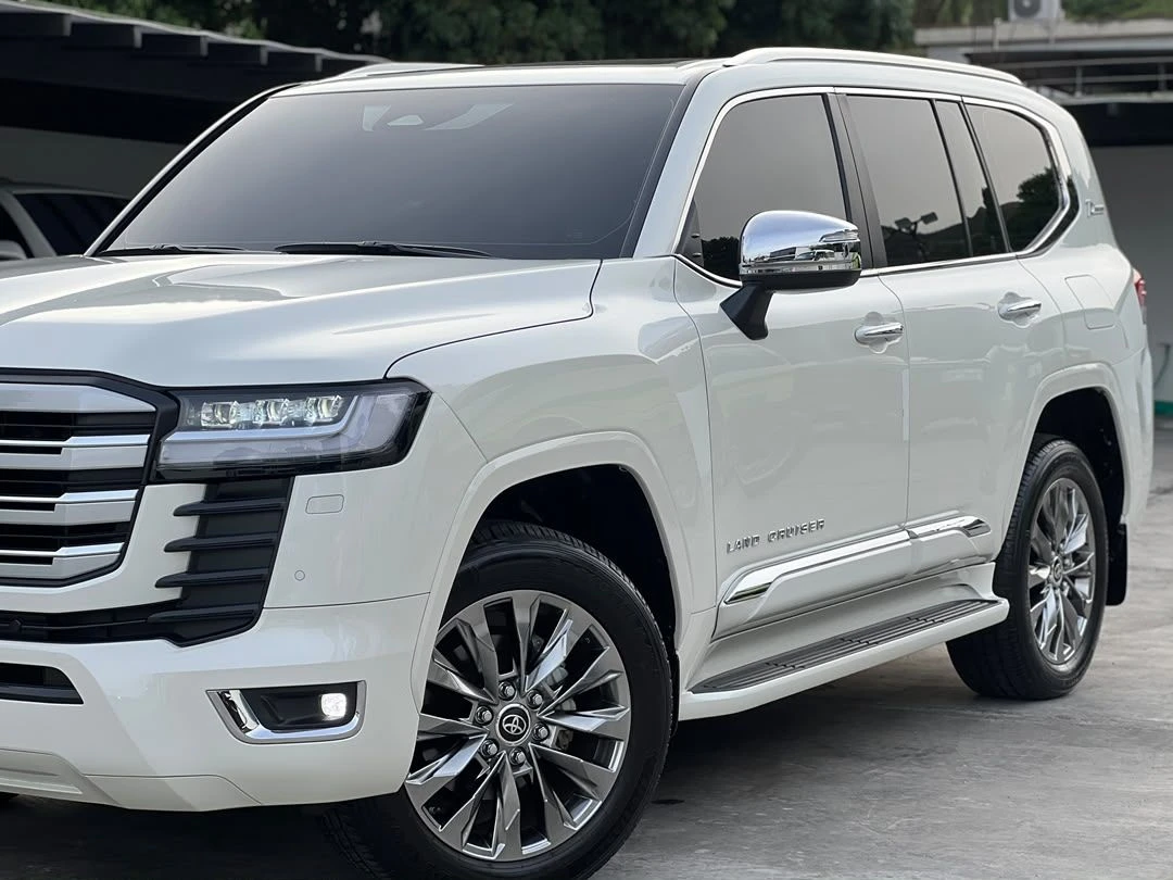 2025 Toyota Land Cruiser LC300 VXR — photo 2