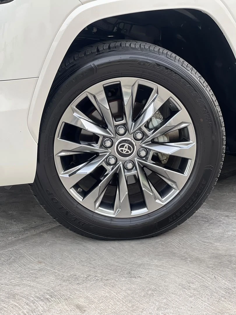 2025 Toyota Land Cruiser LC300 VXR — photo 4