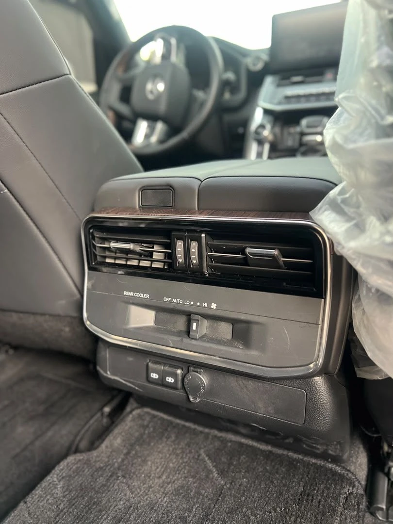 2025 Toyota Land Cruiser LC300 VXR — photo 8