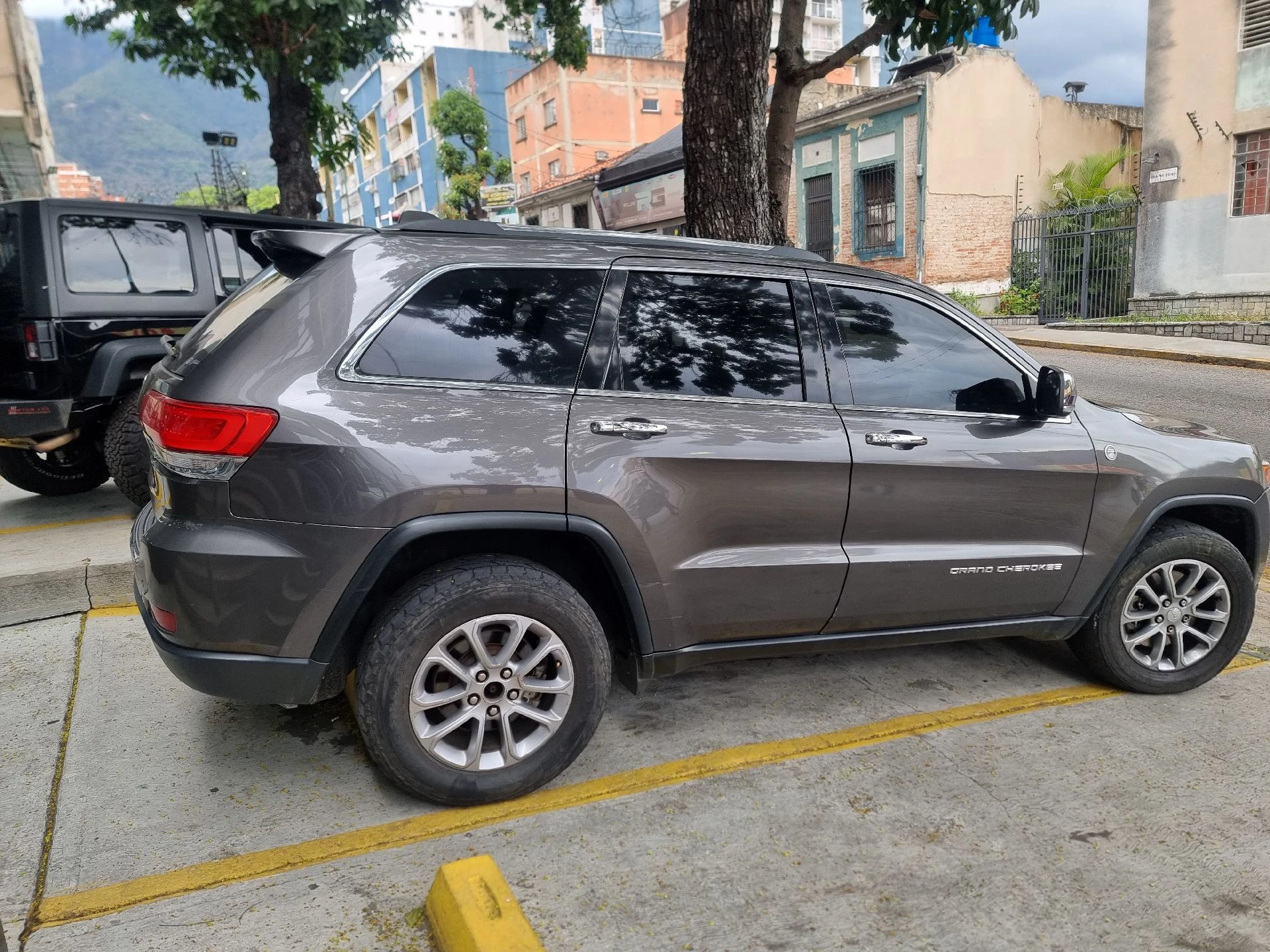 2015 Jeep Grand Cherokee Limited — photo 2