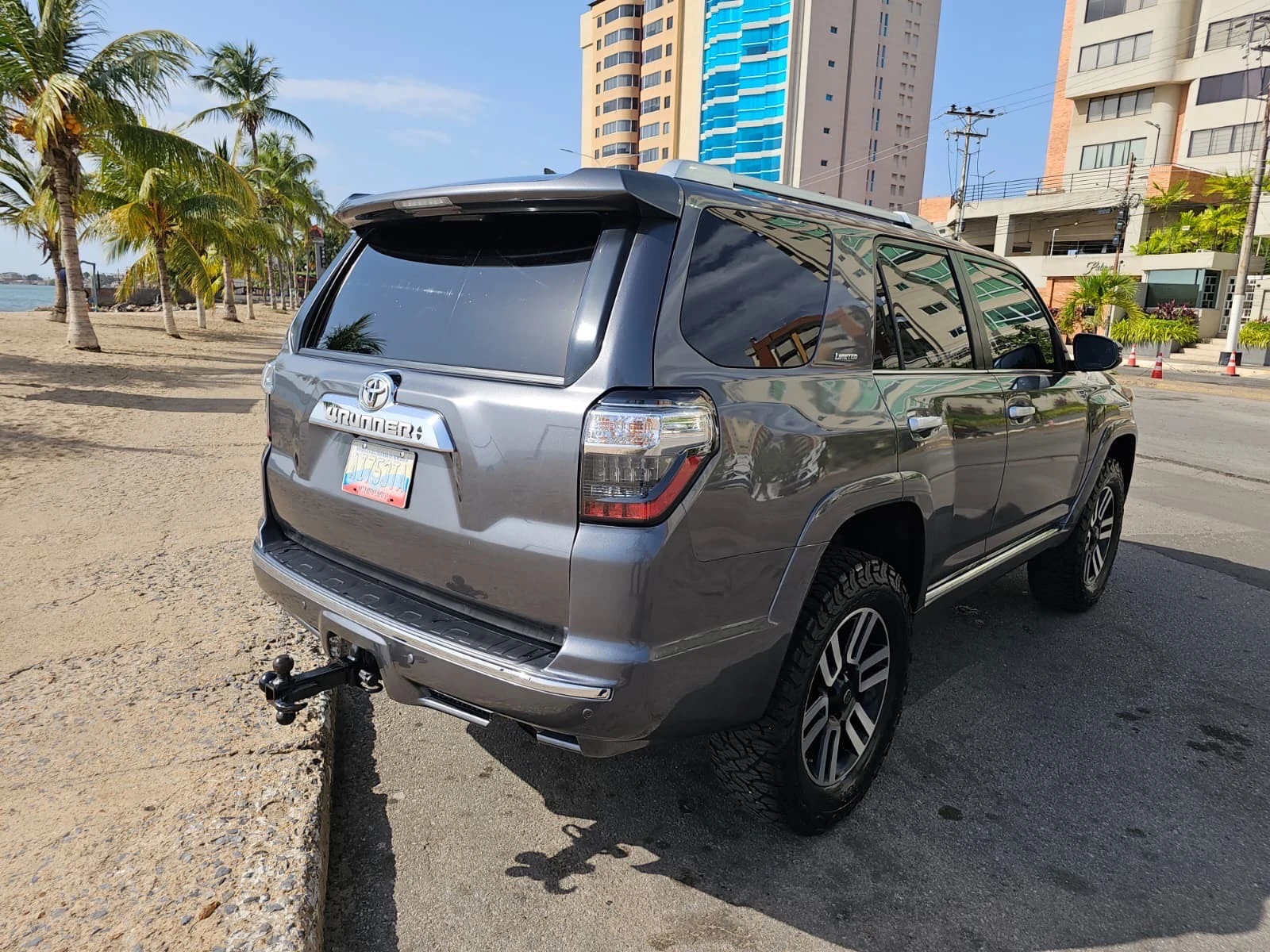 2014 Toyota 4Runner Limited — photo 6