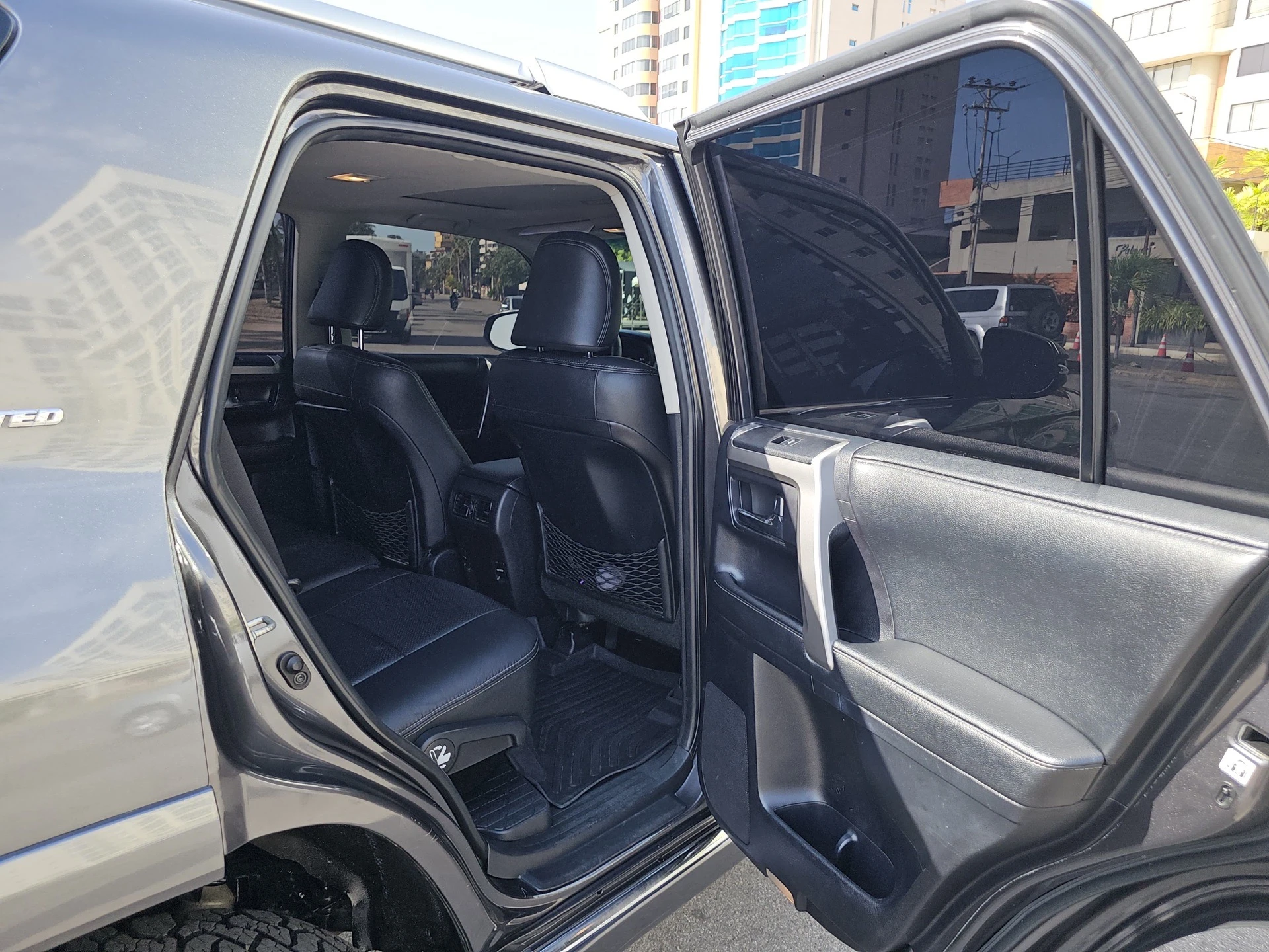 2014 Toyota 4Runner Limited — photo 10