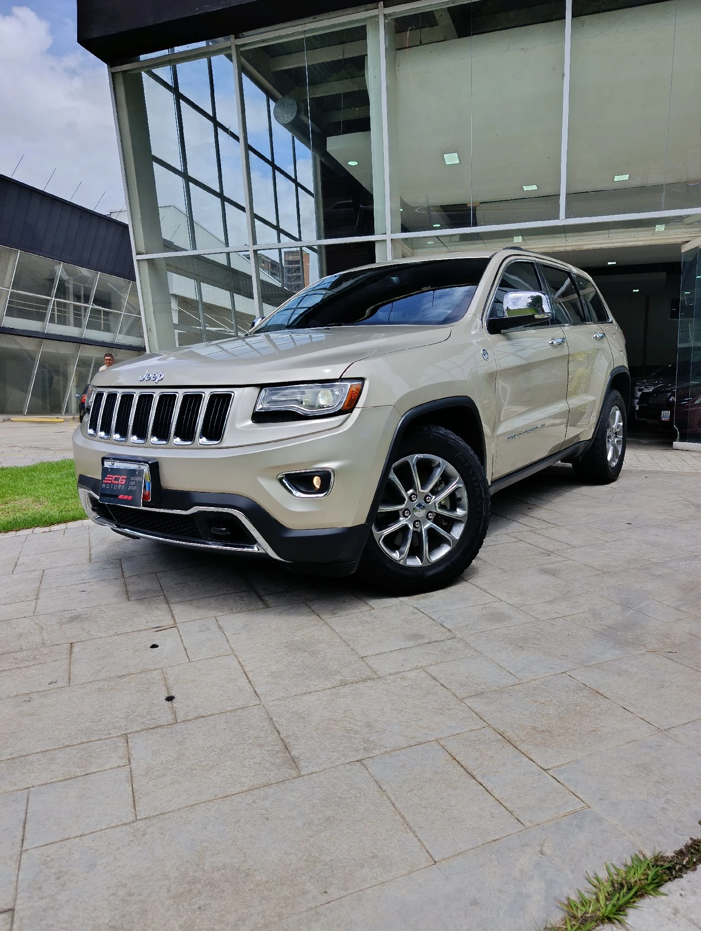 2013 Jeep Grand Cherokee 4G Plus Limited 4x4 — photo 2