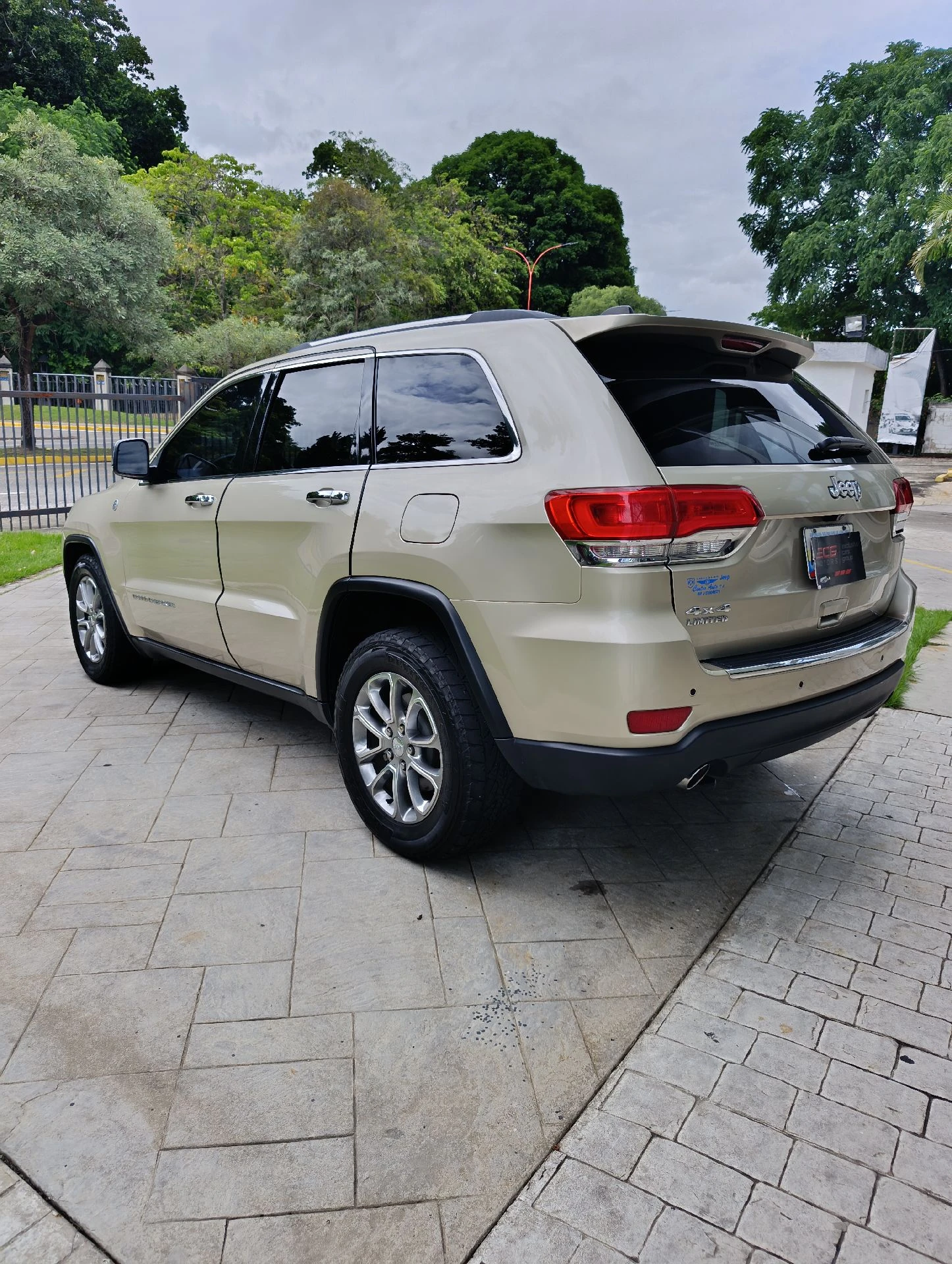 2013 Jeep Grand Cherokee 4G Plus Limited 4x4 — photo 5