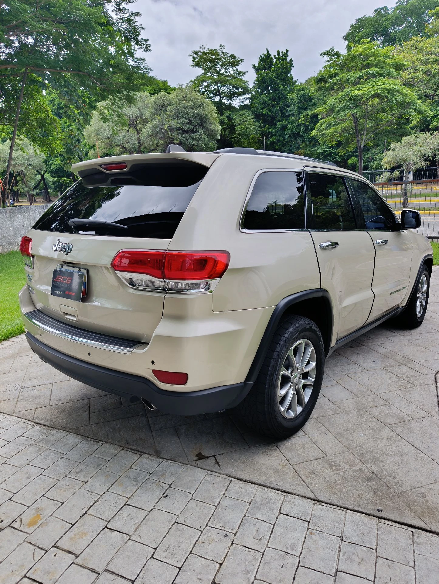 2013 Jeep Grand Cherokee 4G Plus Limited 4x4 — photo 7