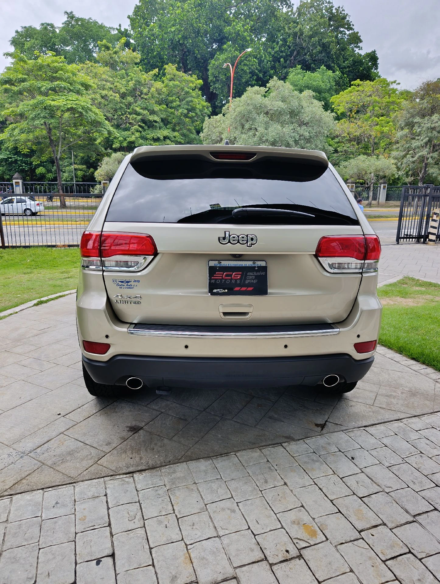2013 Jeep Grand Cherokee 4G Plus Limited 4x4 — photo 6