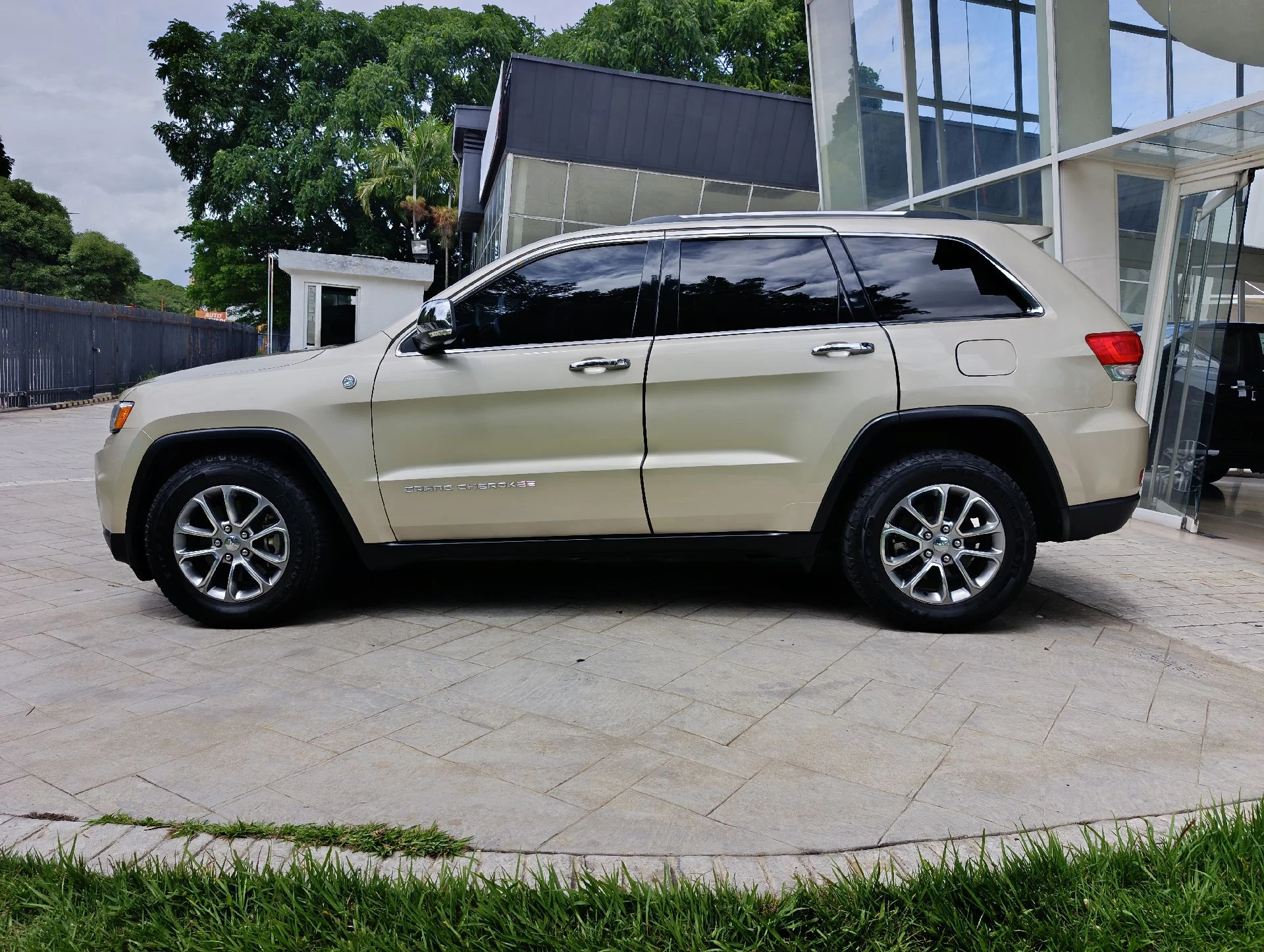 2013 Jeep Grand Cherokee 4G Plus Limited 4x4 — photo 8
