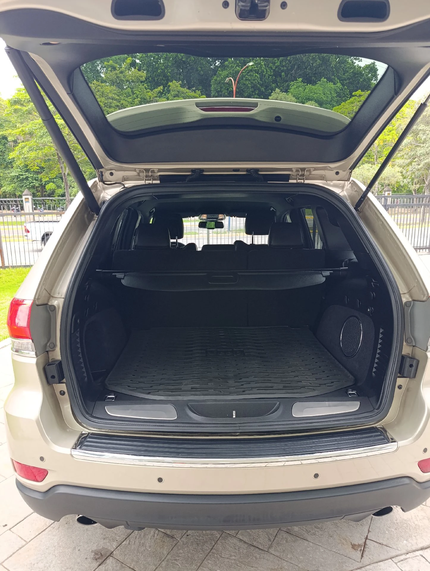 2013 Jeep Grand Cherokee 4G Plus Limited 4x4 — photo 13