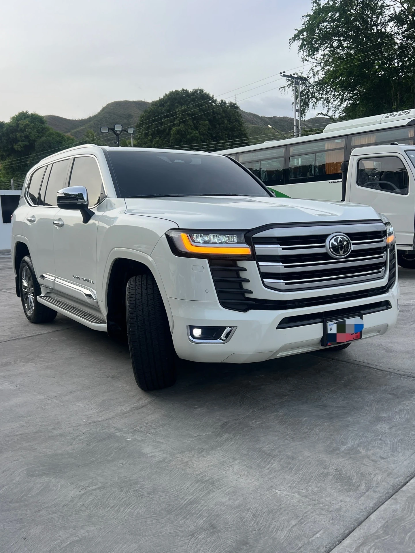 2025 Toyota Land Cruiser Lc300 — foto 3