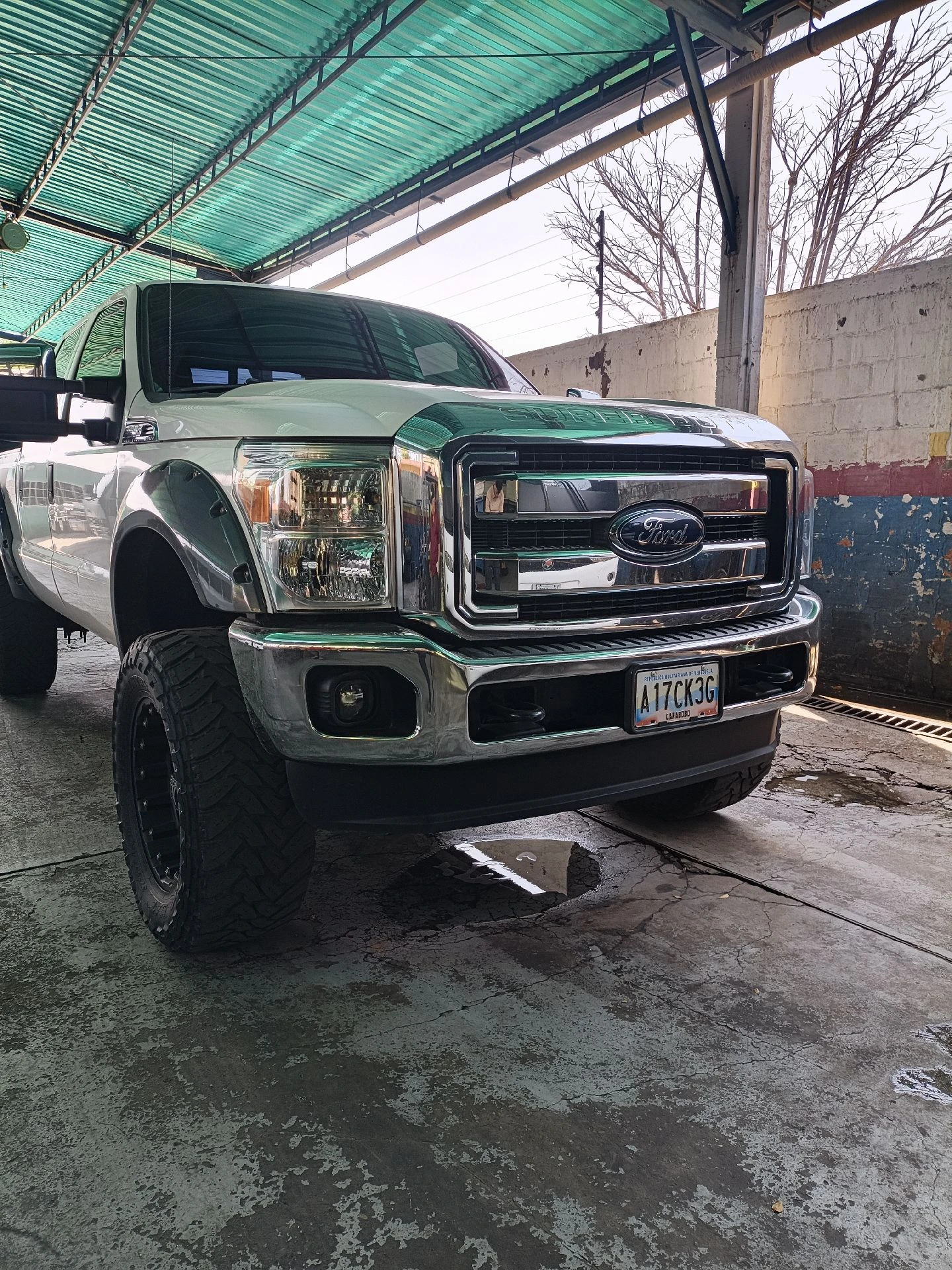 2013 Ford F-250 La riat — photo 2