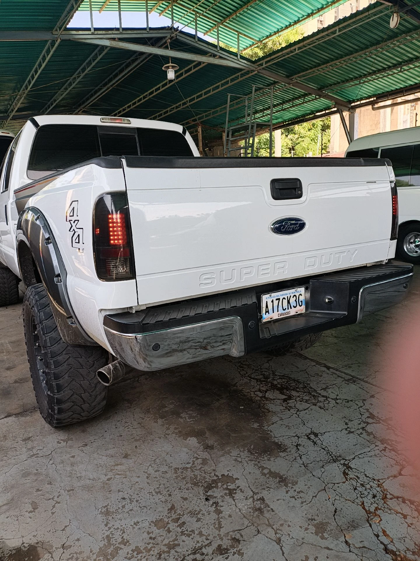 2013 Ford F-250 La riat — photo 4