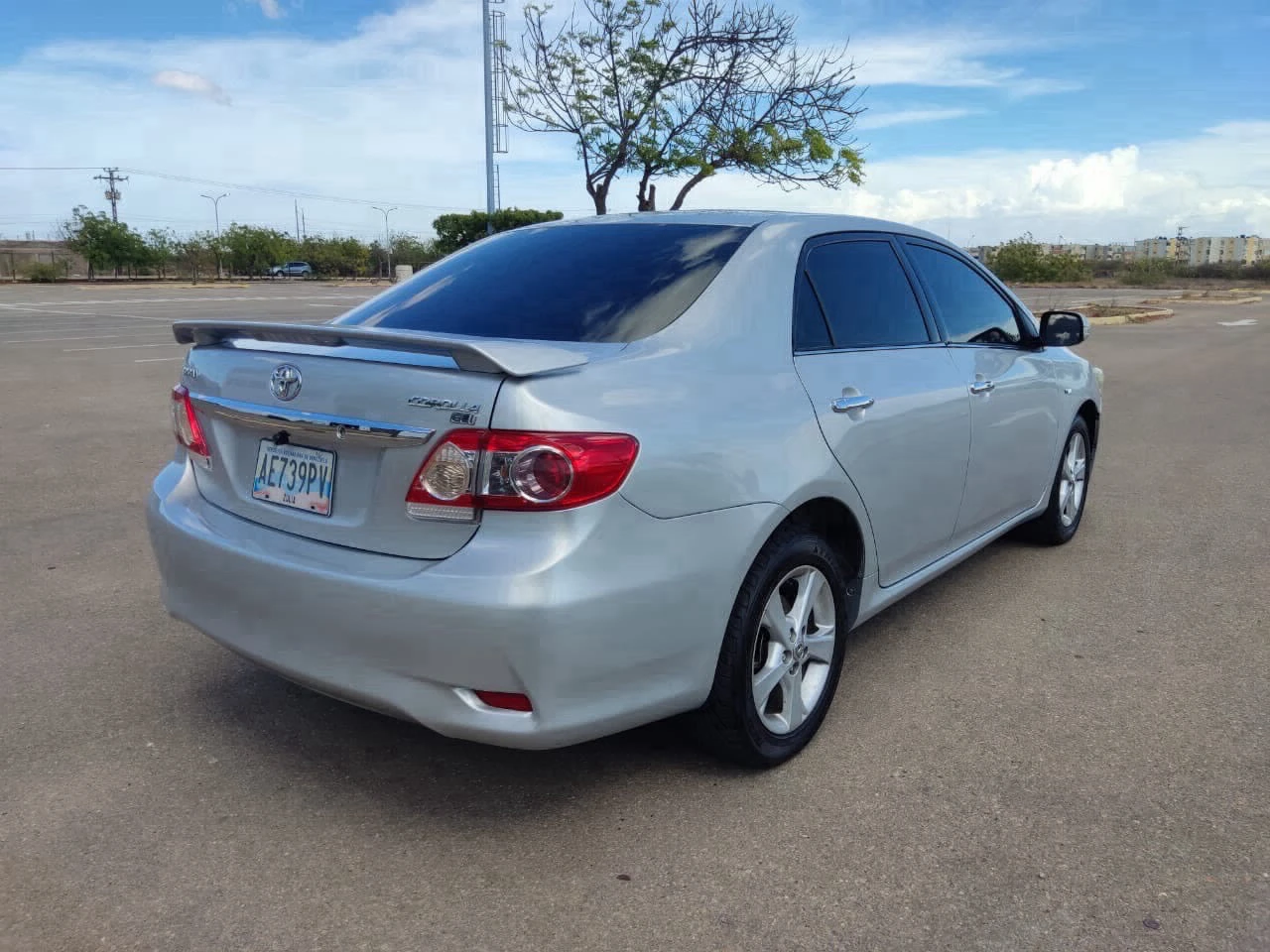 2013 Toyota Corolla GLI — photo 2