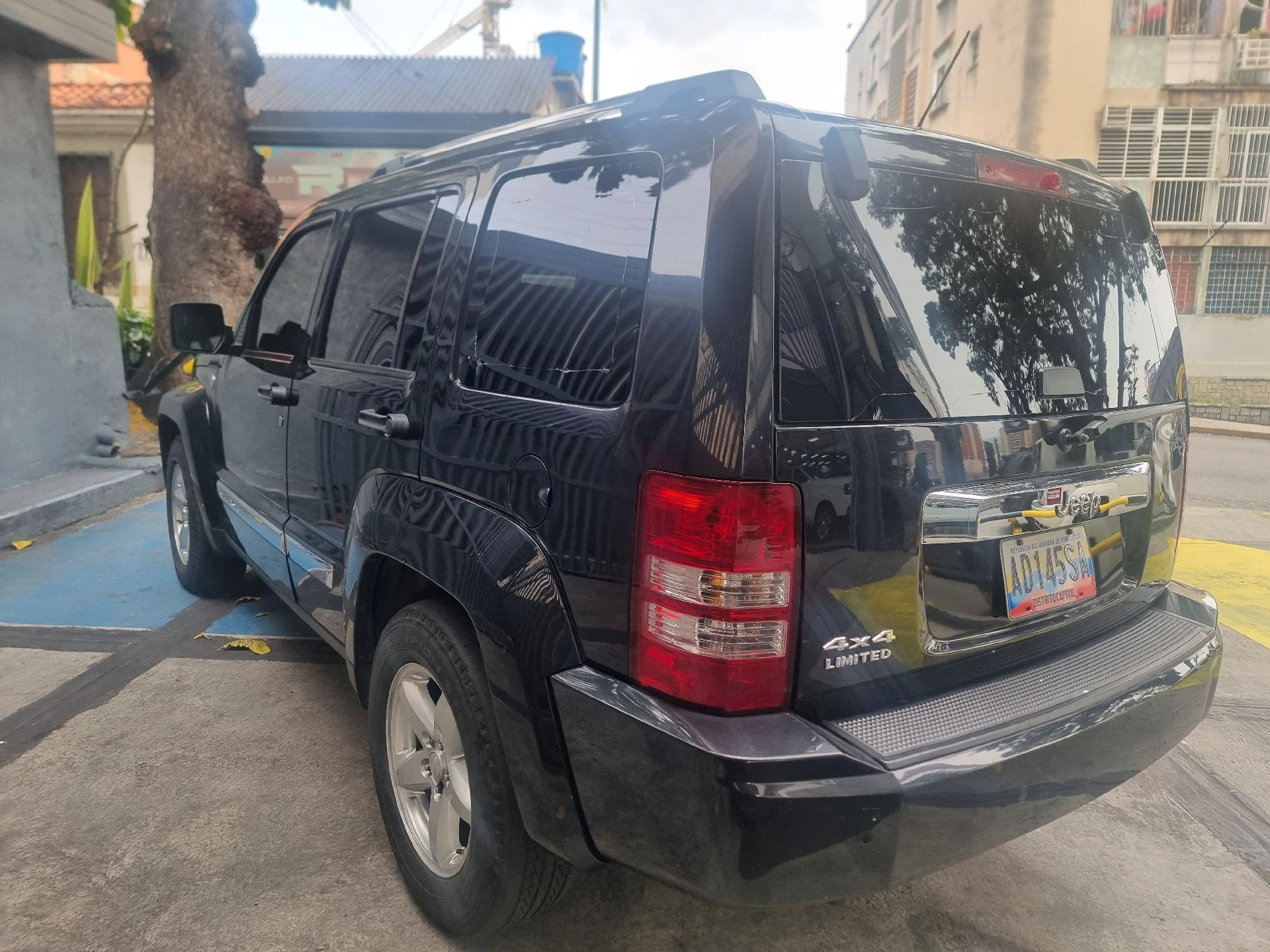 2010 Jeep Cherokee Limited — photo 3